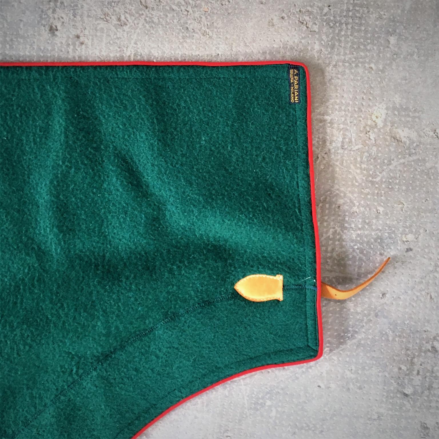 Italienische handgefertigte grüne Deckendecke mit Pferdemotiv aus Wolle und Leder Selleria Pariani 1980 im Angebot 1
