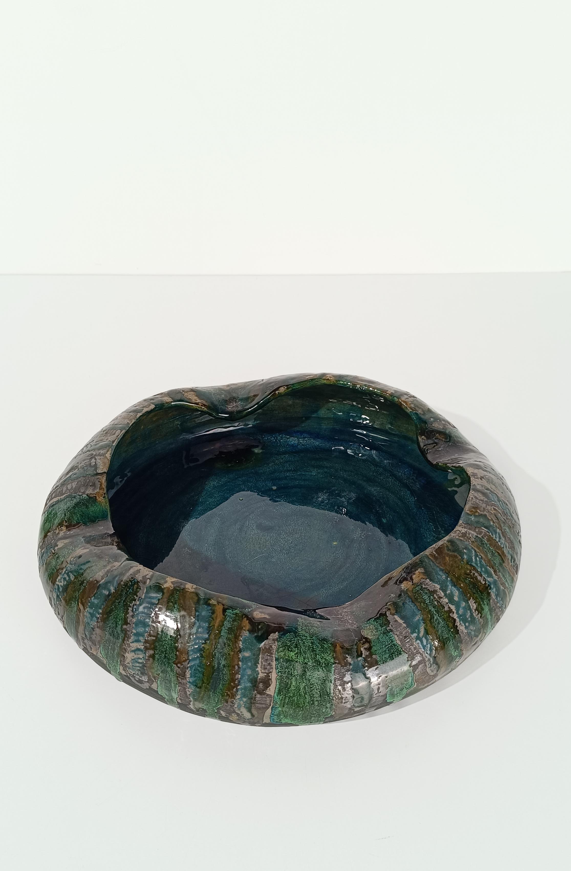 Italienische handgefertigte moderne dekorative Schale aus Keramik im Raku-Stil aus der Mitte des Jahrhunderts im Angebot 7