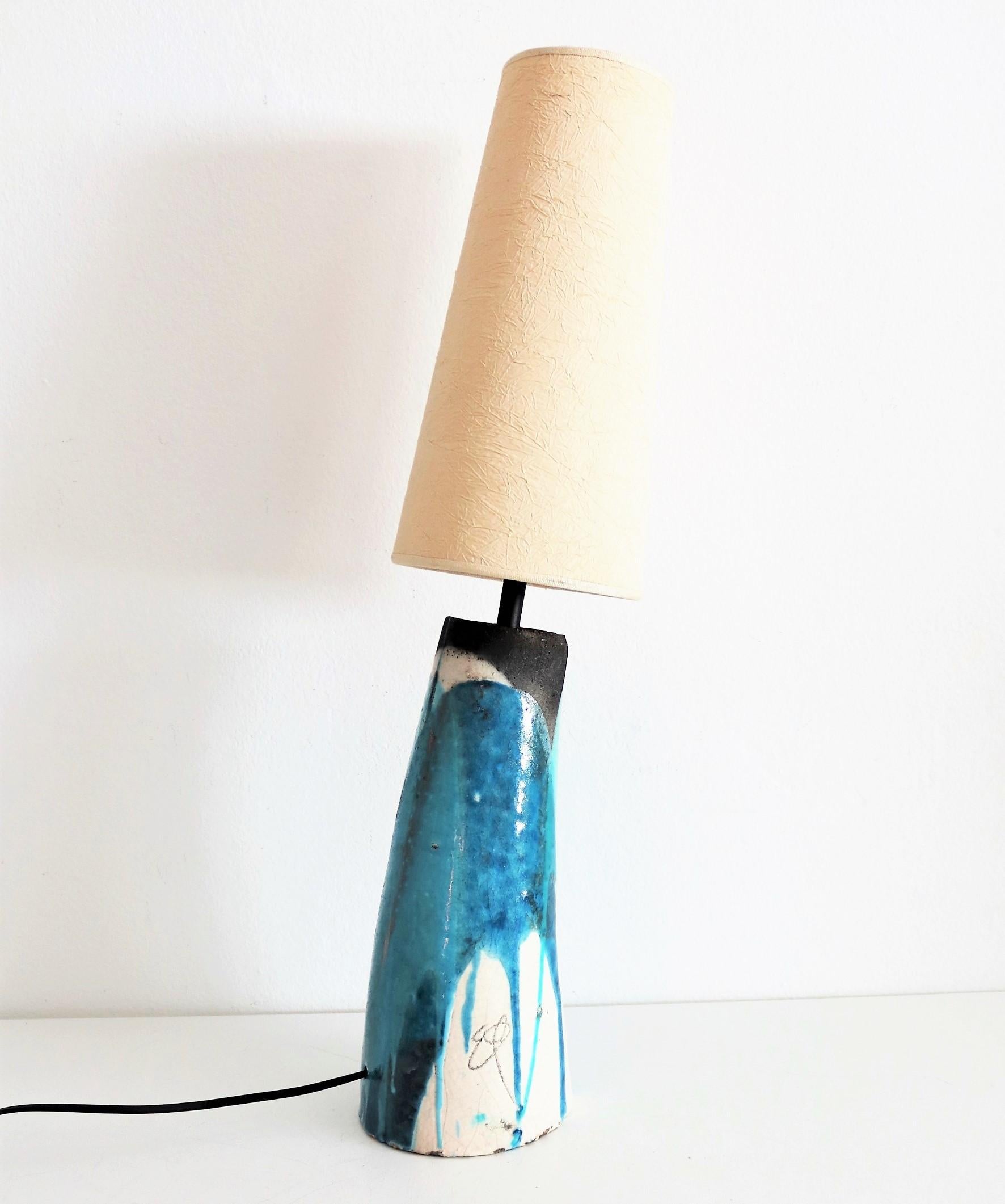 Gorgeous and unique hand-crafted table lamp made of ceramic, dark pottery.
Made in Italy, Sardinia, by artisan - ceramist Pilia, in the 1970s. Pilia closed down his artisan production some years back.
The lamp's base in curved, and has a custom