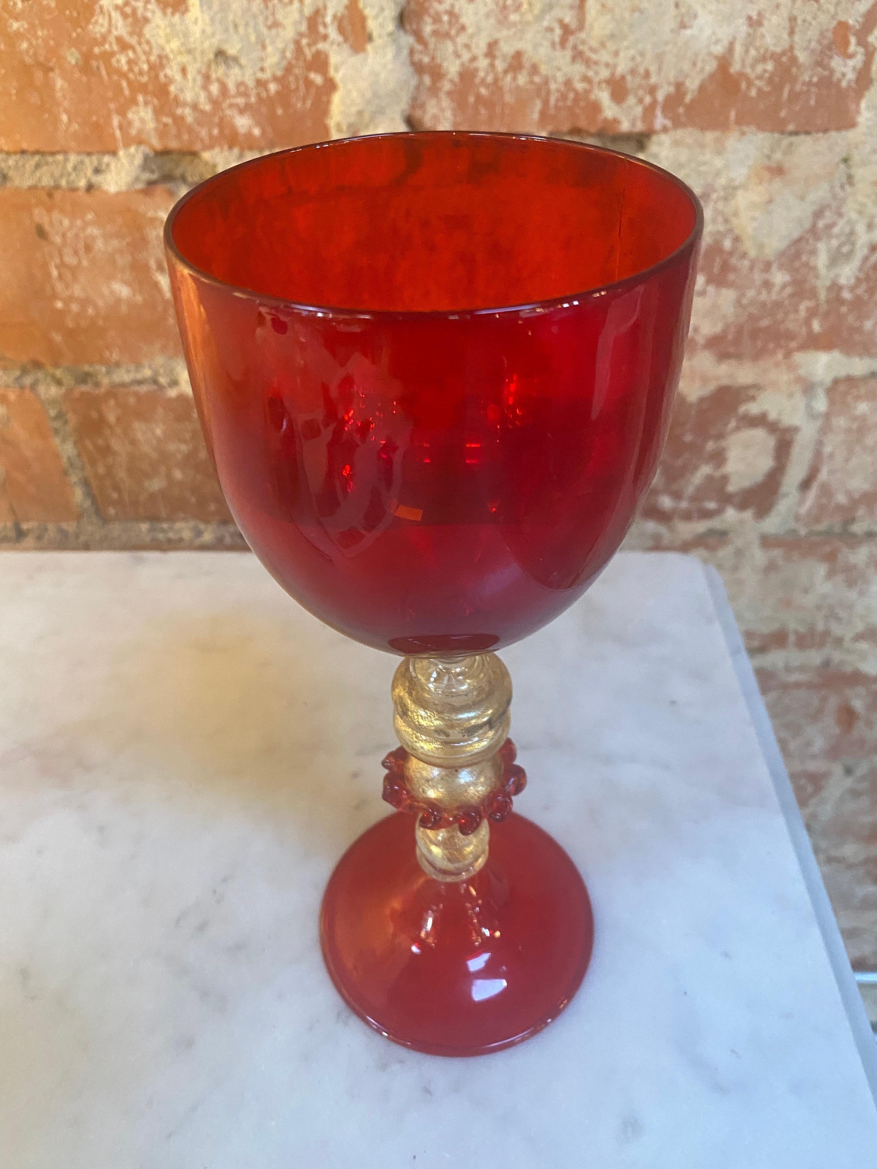 Verre rouge de Murano fabriqué à la main en Italie, années 1970 Bon état - En vente à Los Angeles, CA