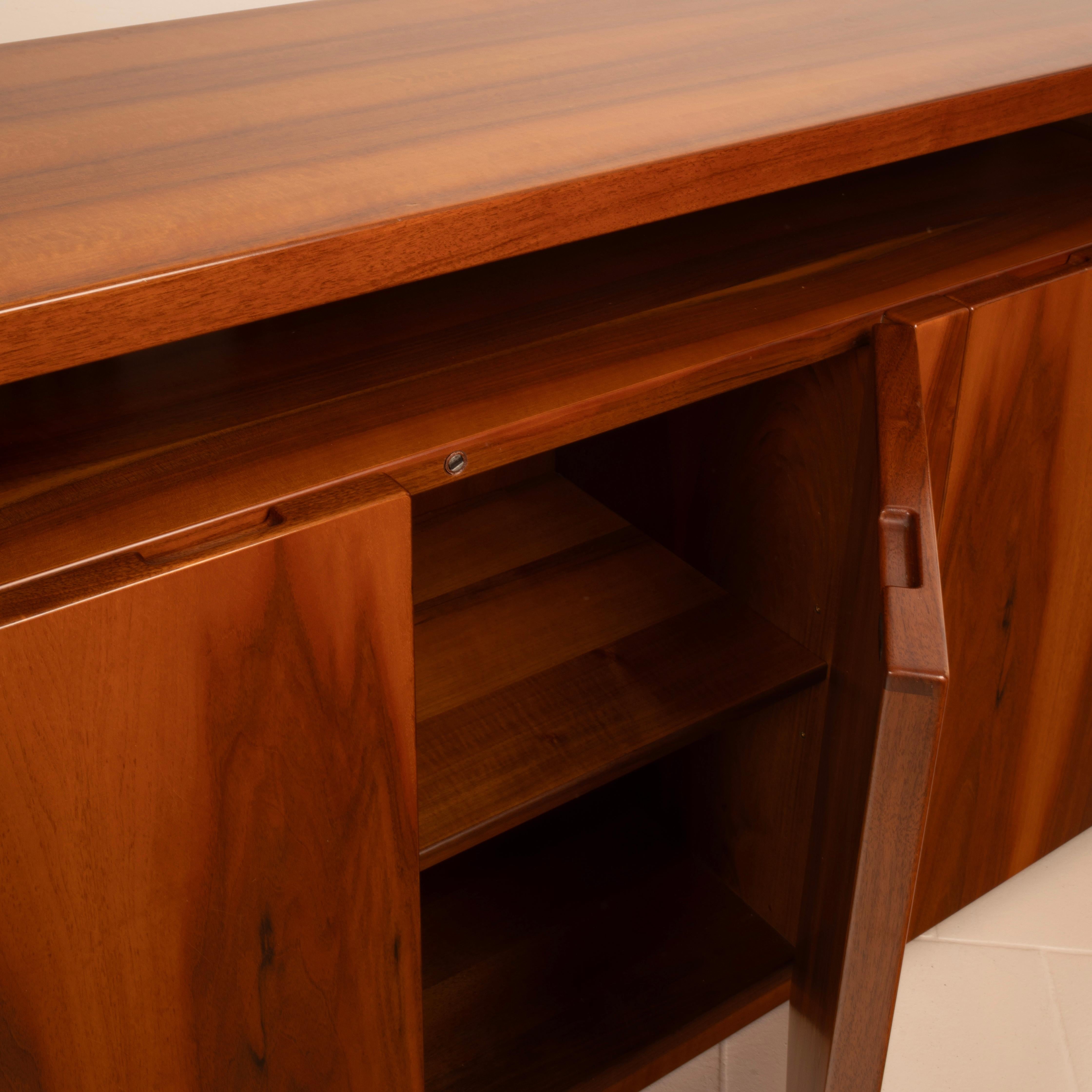 Italian Handcrafted Sideboard in the Style of Rivadossi, 1980s in vendita 14