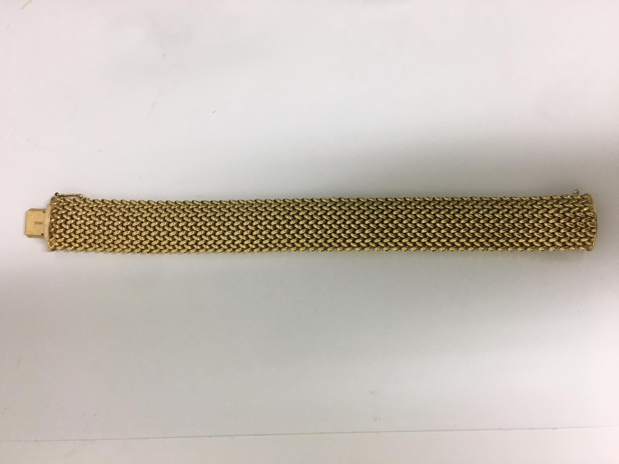 Italian handmade yellow gold mesh bracelet is in perfect condition vey flexible and well kept,
Bracelet is 8 Inches long (20.32 Centimeter) 