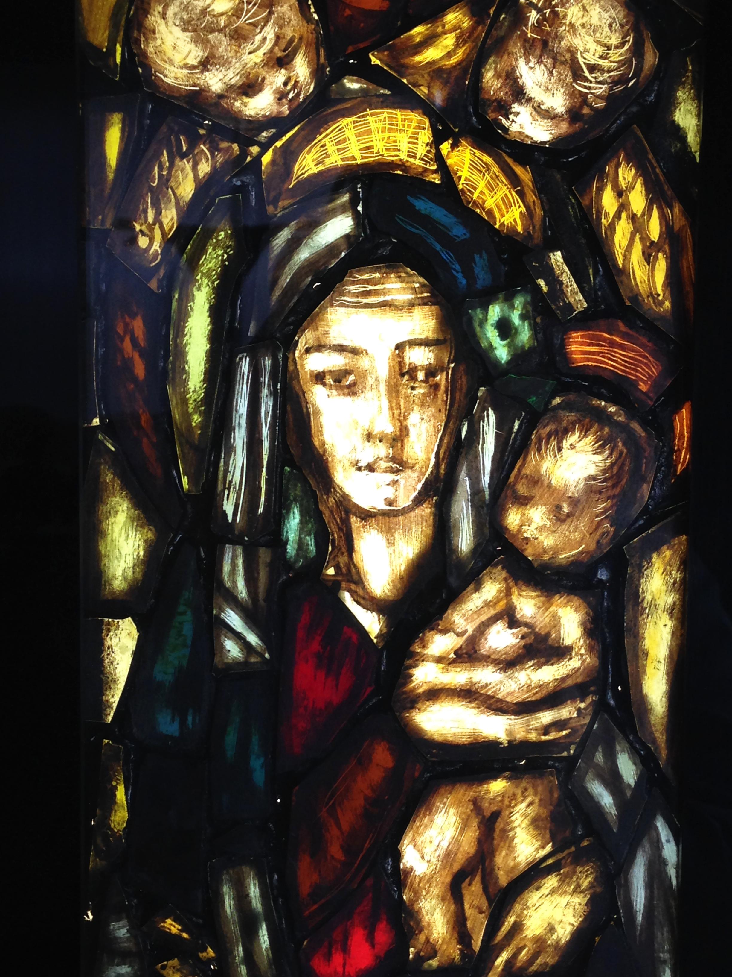 Finestra artistica da parete retroilluminata con Madonna Child & Child e angeli, realizzata a mano in Italia nel 1960 in vendita 4