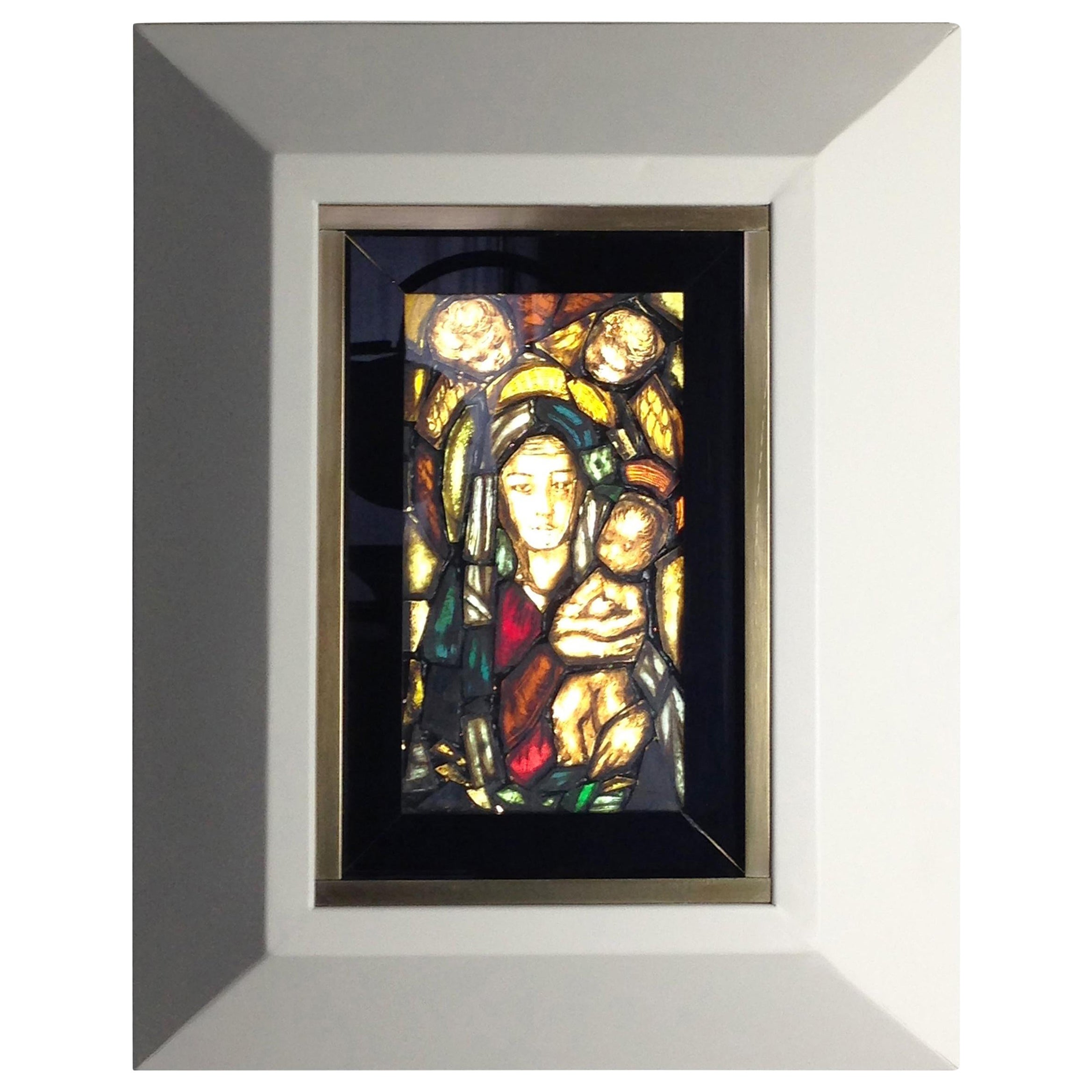 Fenêtre artistique murale rétroéclairée des années 1960:: faite à la main en Italie:: avec la Vierge et l'Enfant & Anges en vente