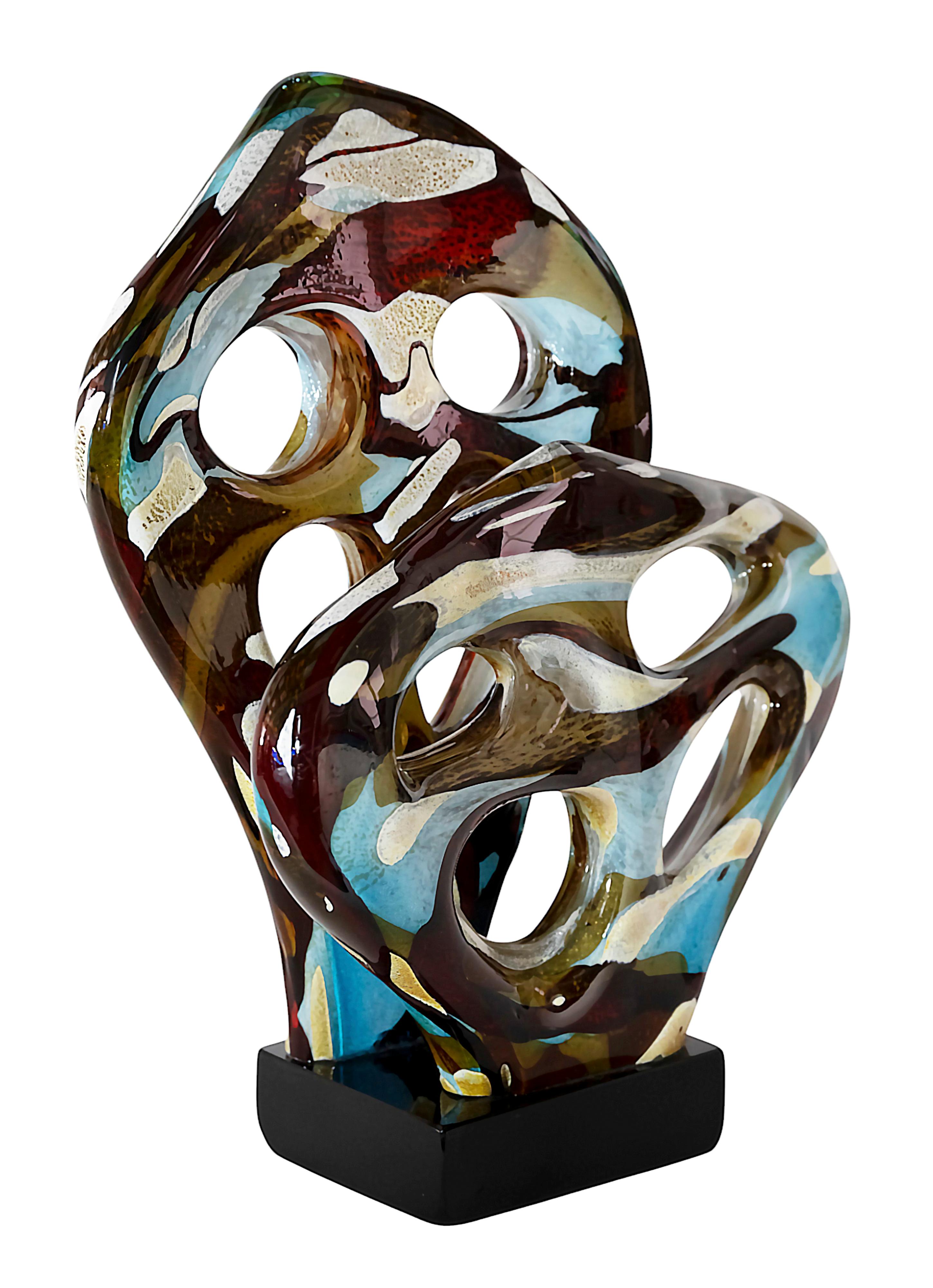 Italienische handgefertigte Murano Glas abstrakte Form Skulptur. Signiert vom Künstler, wahrscheinlich Sergio Costantini.
Der Sockel ist aus schwarzem Glas und die Skulptur aus mehrfarbigem Murano-Glas, das aus zwei abstrakten Glasstücken