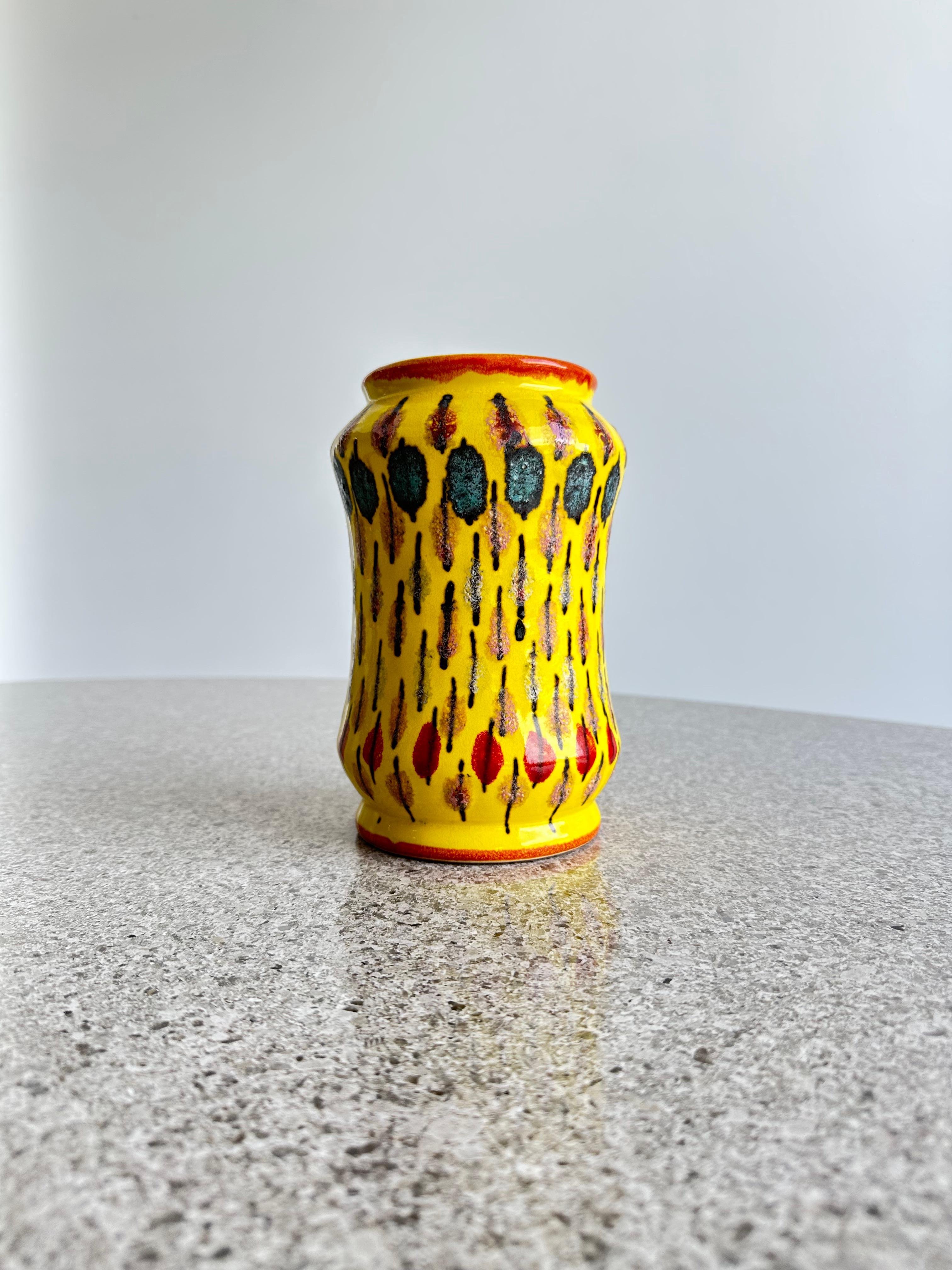 Vase en verre italien unique avec de belles couleurs par Flavia Montelupo.