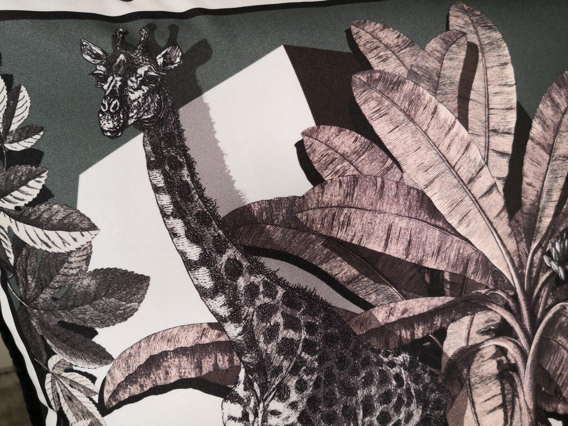 Polyester Coussin italien de style contemporain fait à la main, collection « Noir et sauvage », 4 sur 4