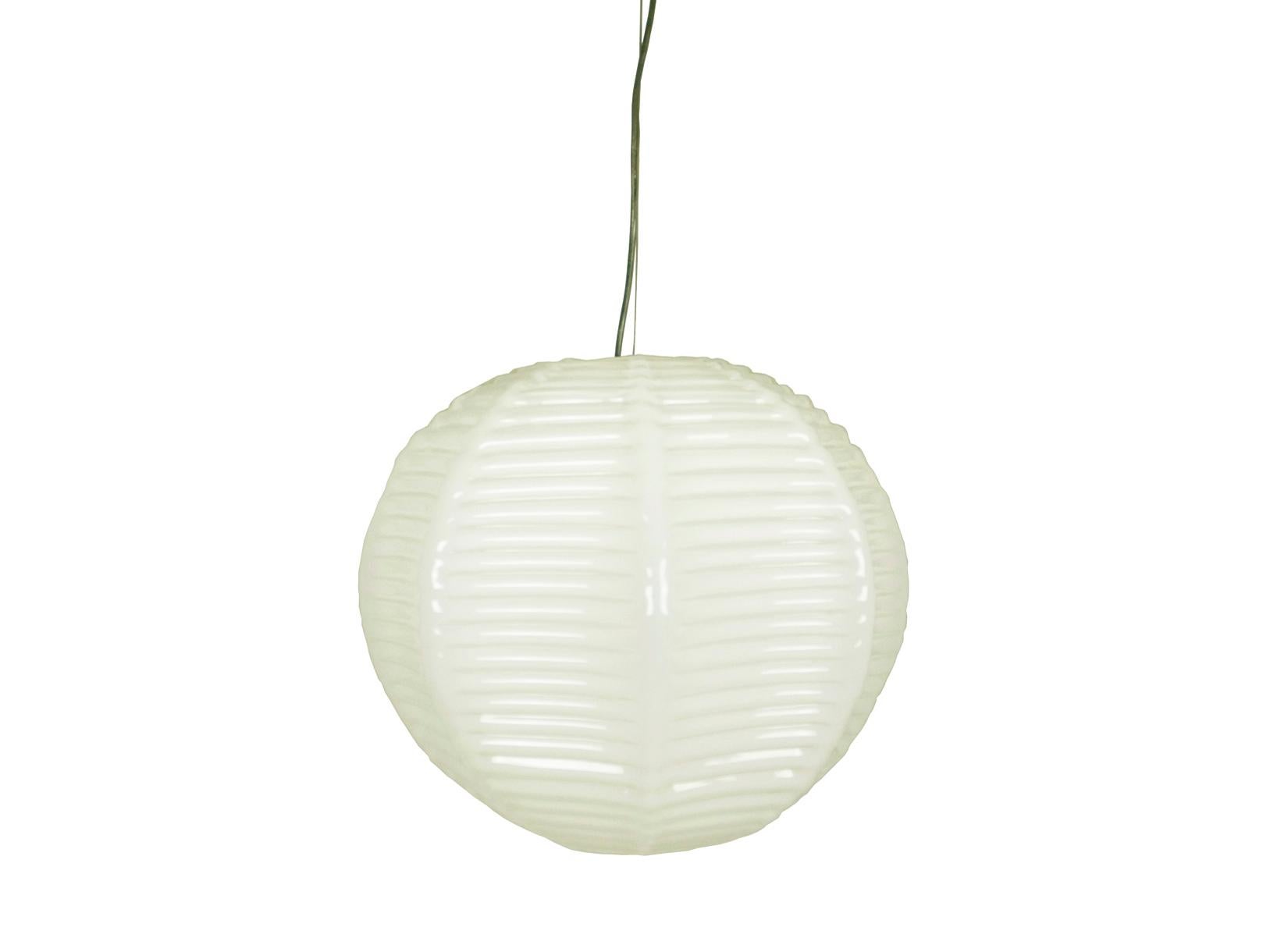 Italian Handmade Ivory Murano Glass 1960s Suspension Lamp In Good Condition For Sale In Varese, Lombardia