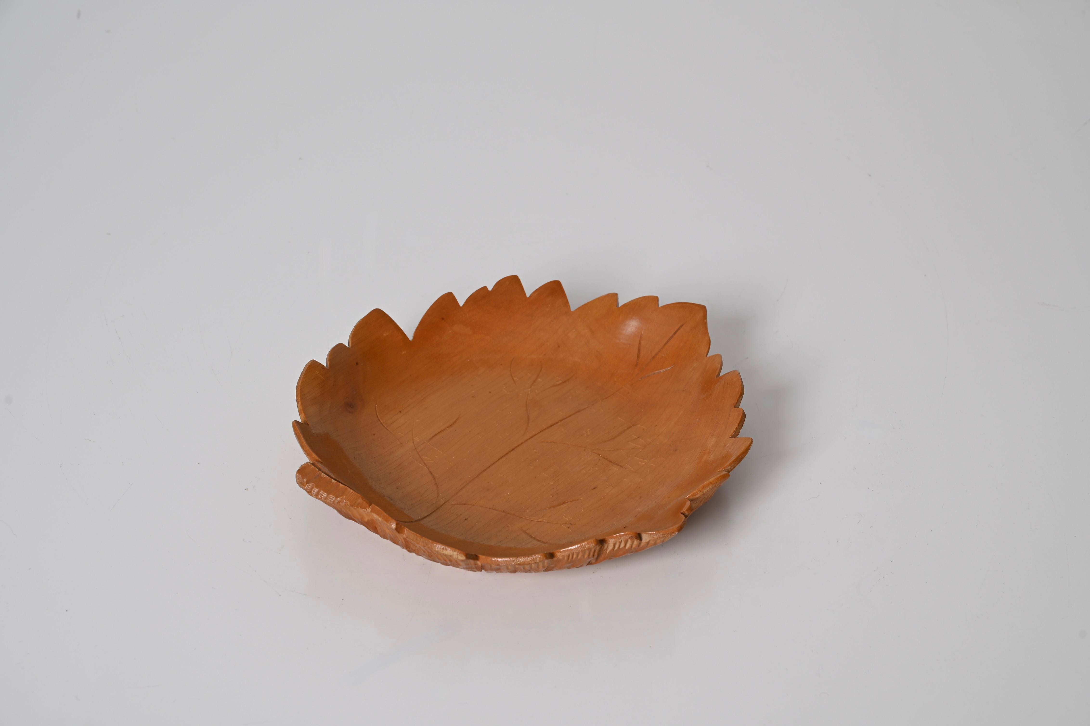 Mid-Century Modern Italian Handmade Maple Leaf Shaped Centerpiece, Aldo Tura for Macabo, 1950s For Sale