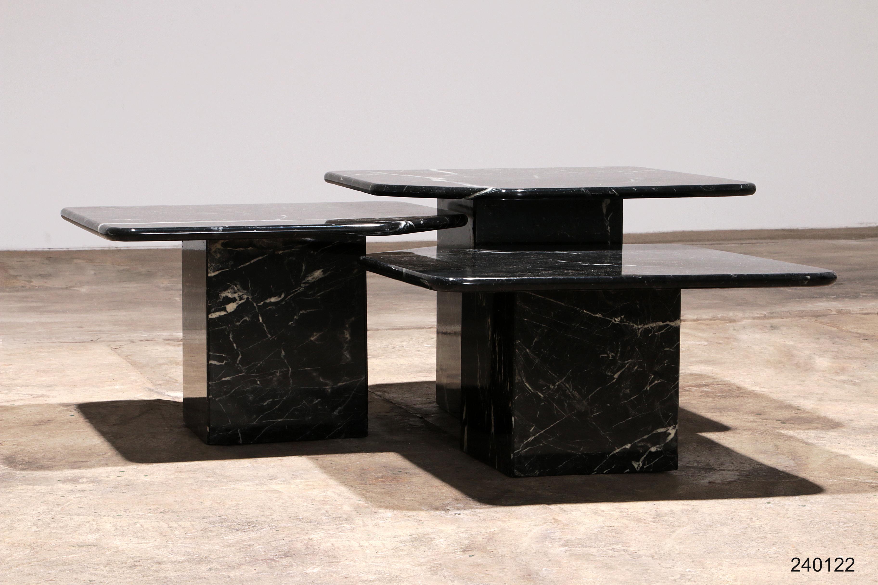Italian handmade marble side tables set of 3, 1970 For Sale 4