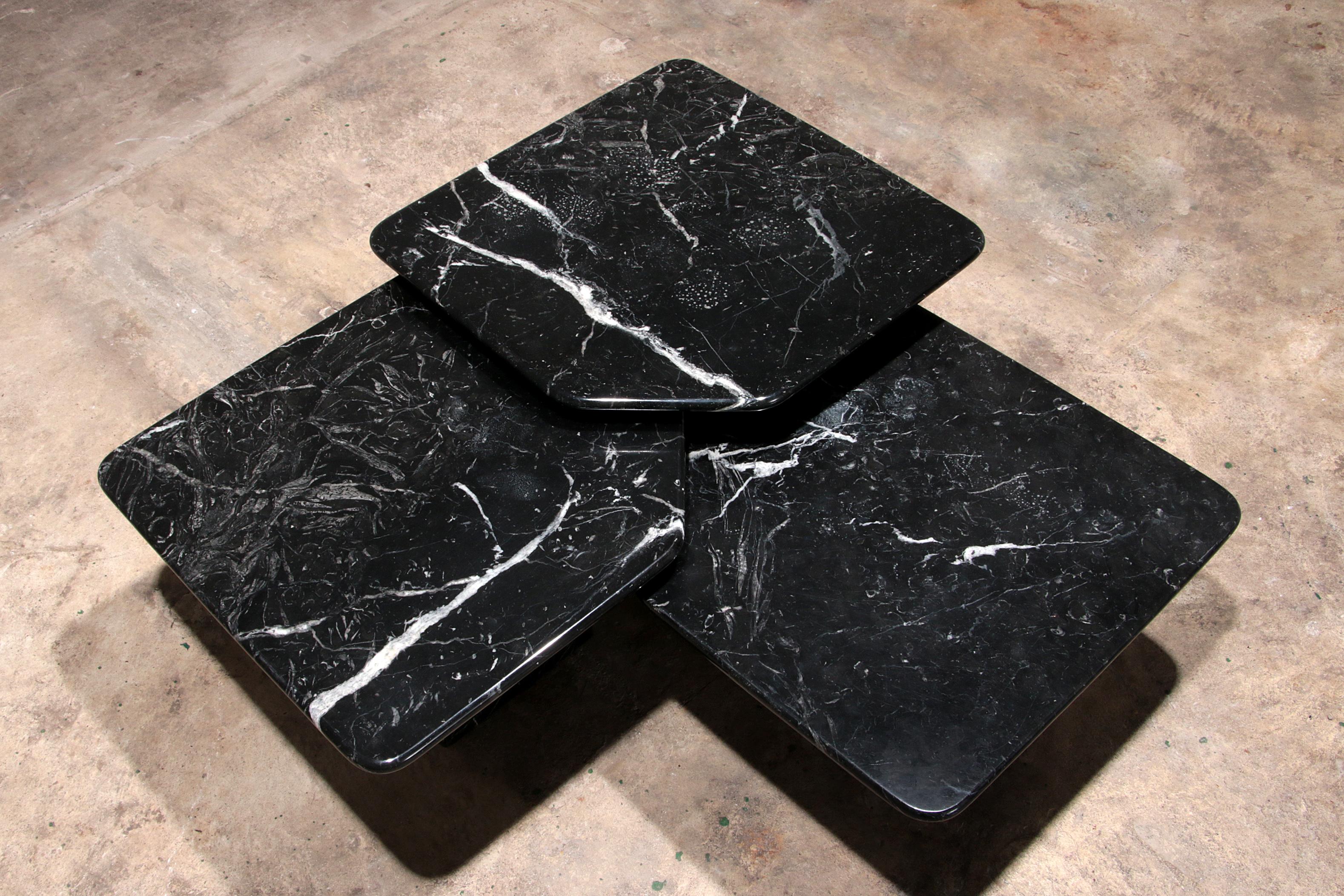 Italian handmade marble side tables set of 3, 1970 In Excellent Condition For Sale In Oostrum-Venray, NL