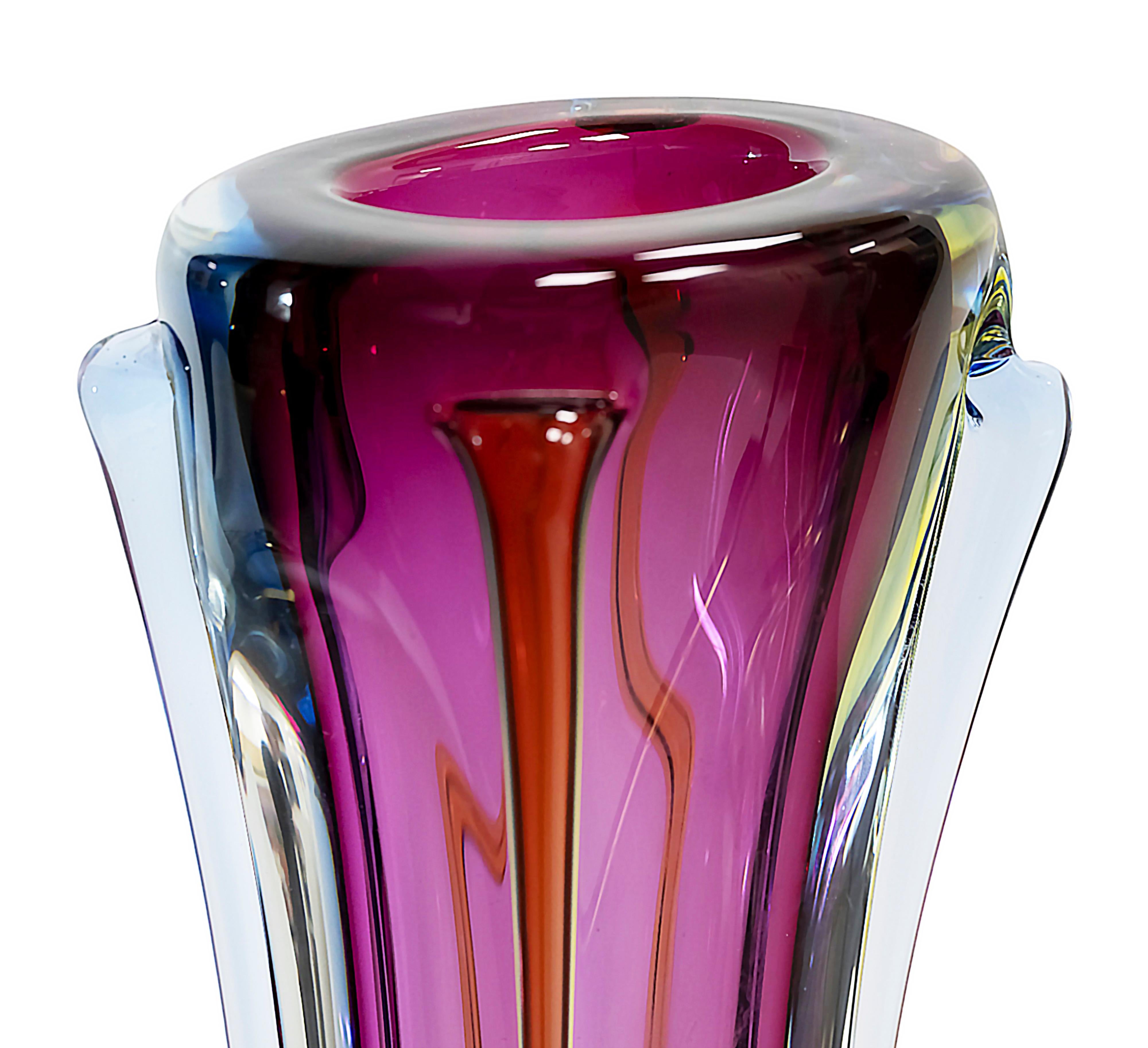 Jarrón italiano de cristal de Murano hecho a mano firmado Venini, años 60 Moderno de mediados de siglo en venta