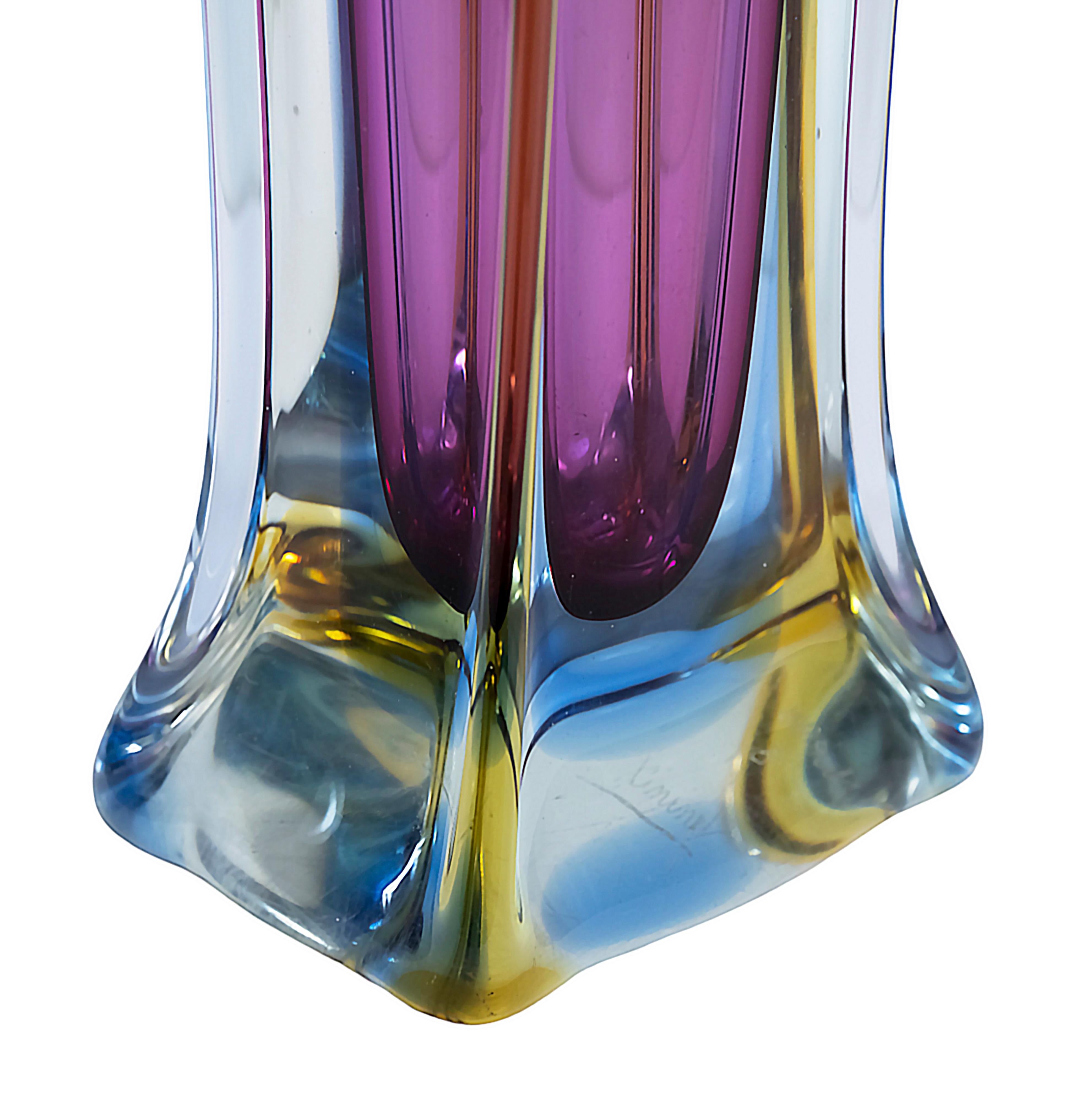 Jarrón italiano de cristal de Murano hecho a mano firmado Venini, años 60 Italiano en venta