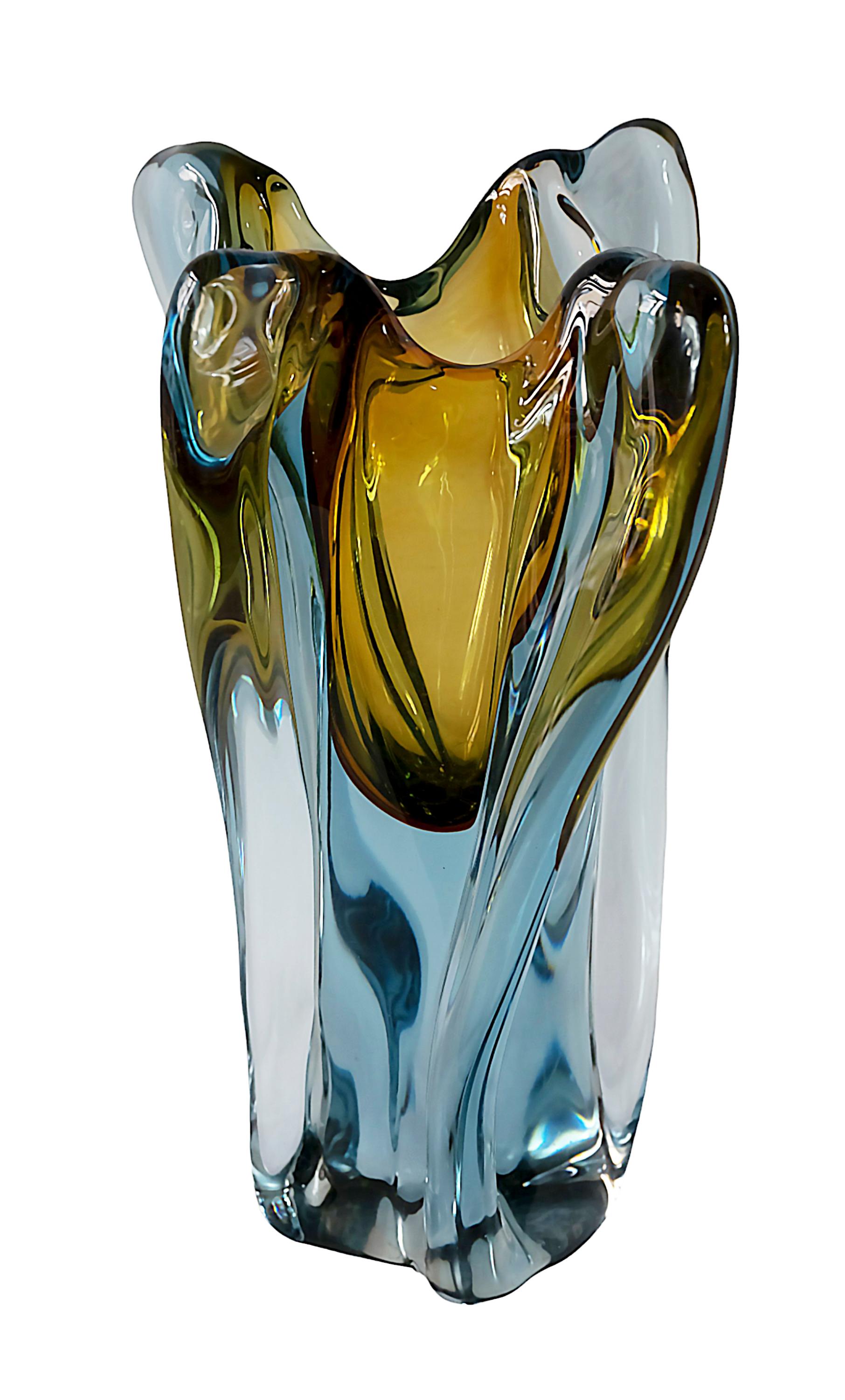 Italienische handgefertigte Murano Glass Sommerso Vase, 1970er Jahre (Moderne der Mitte des Jahrhunderts) im Angebot