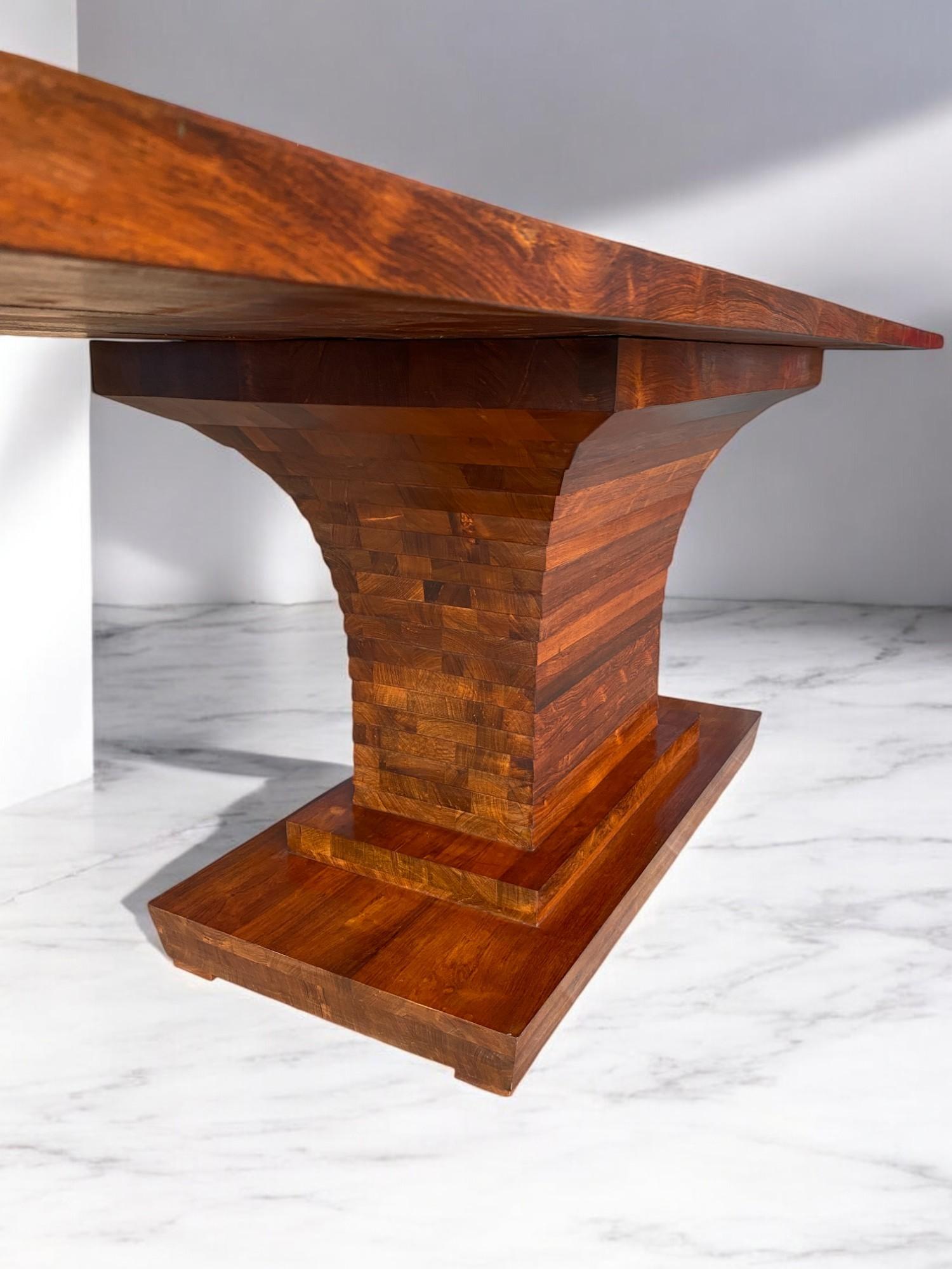 Table de salle à manger figurative italienne faite à la main, pièce unique, 2024 Excellent état - En vente à Traversetolo, IT