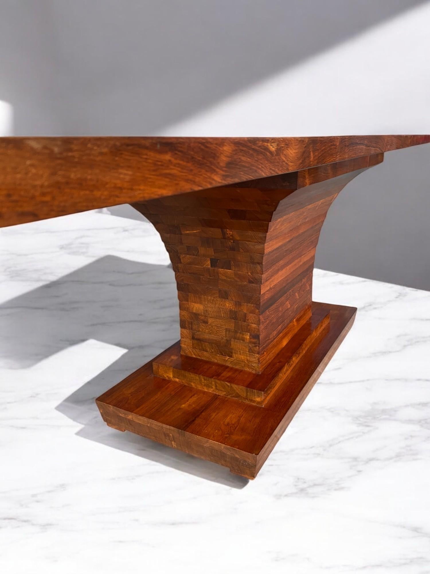 XXIe siècle et contemporain Table de salle à manger figurative italienne faite à la main, pièce unique, 2024 en vente