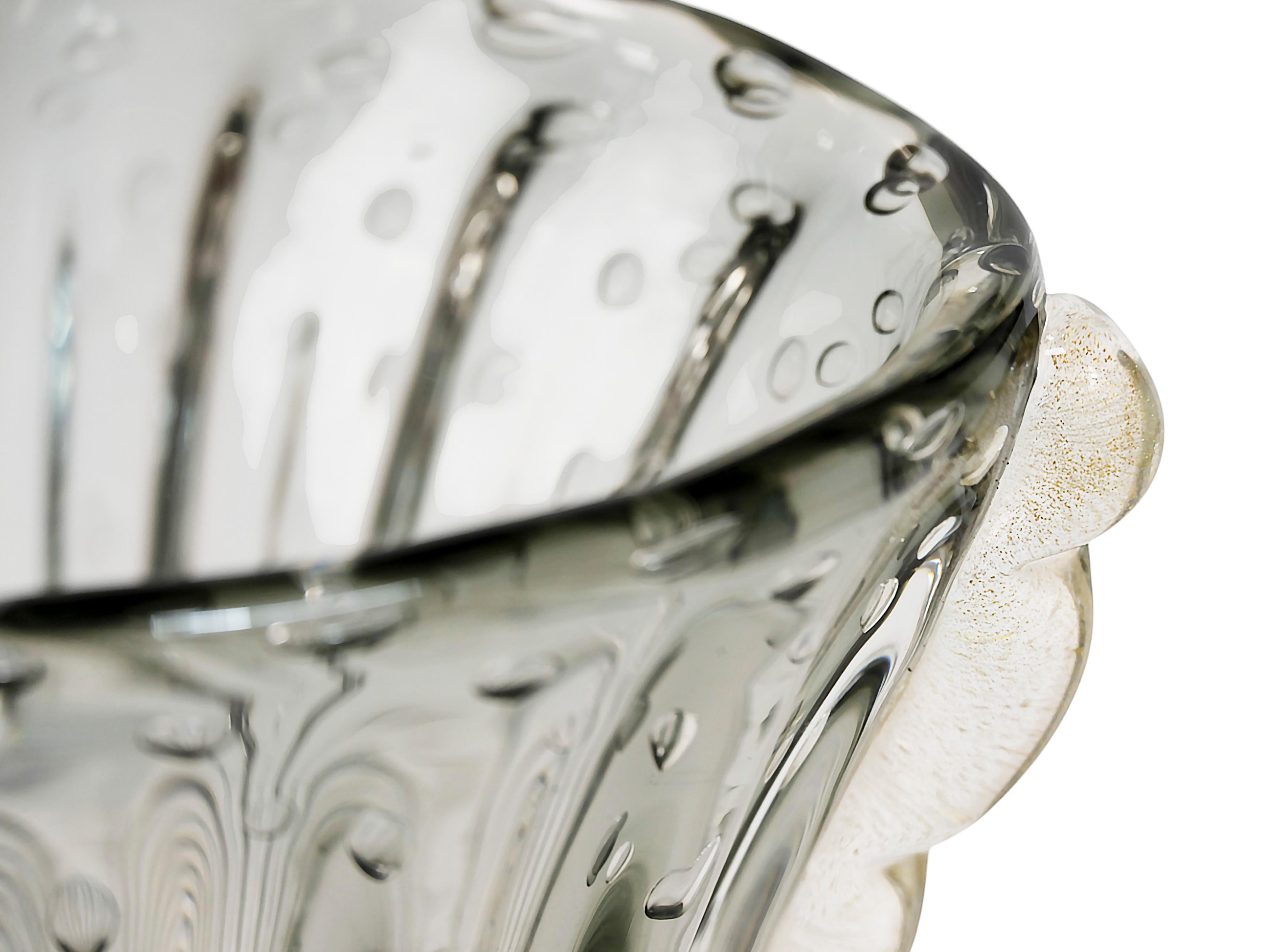 Italienische handgefertigte Vase aus transparentem grauem und goldenem Murano-Glas (20. Jahrhundert) im Angebot