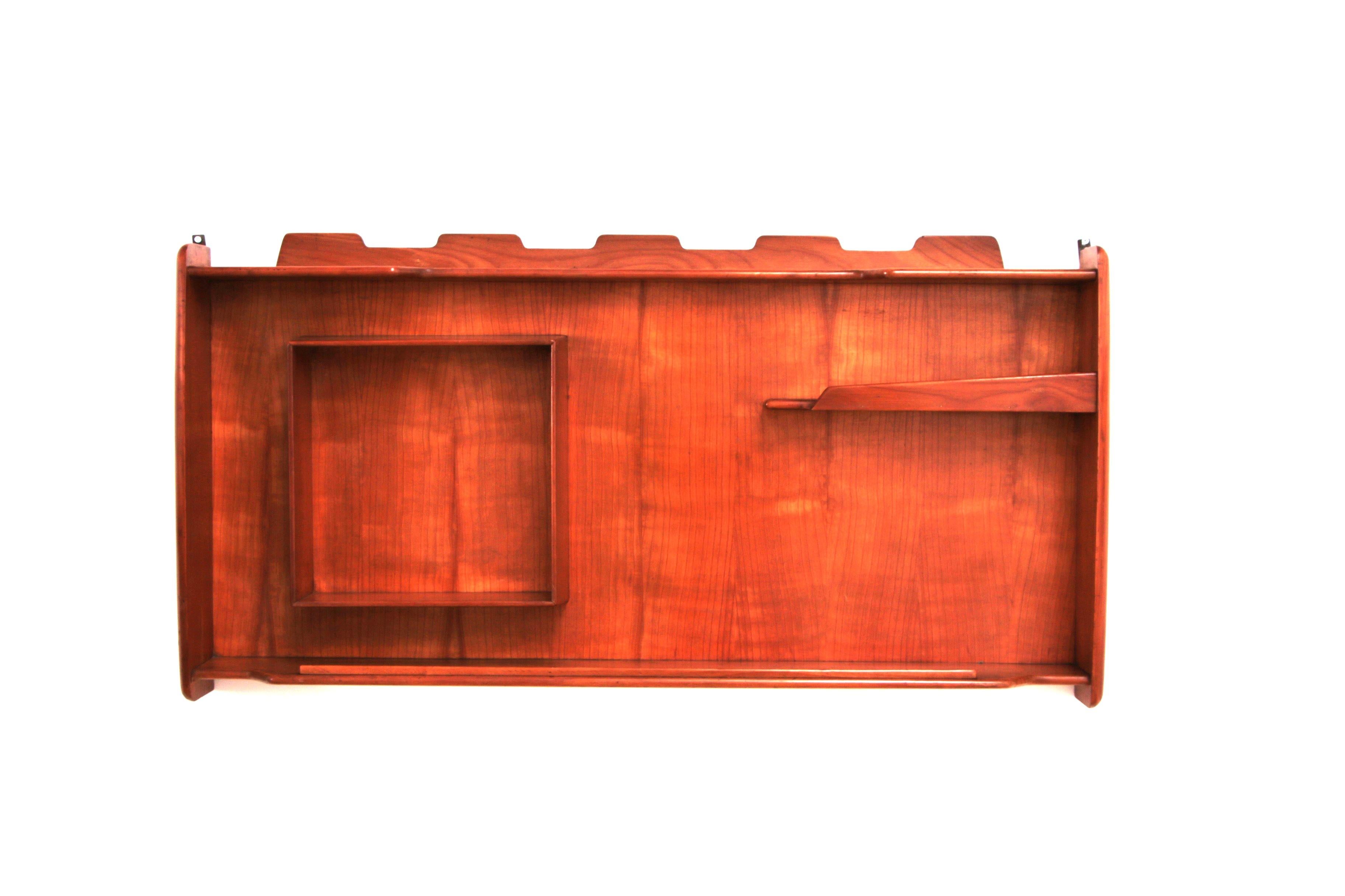 Italian Handmade Walnut wall cabinet from the 1960s.


This is a very beautiful handmade wall cabinet to place beautiful things in.

Beautiful for netsukes, Japanese decorative buttons or perfume bottles, nice small pieces or a plant.

It is made of