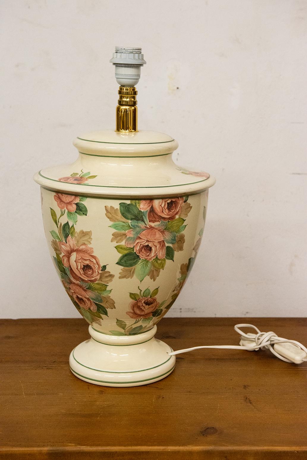 Italian Hand Painted Ceramic Table Lamp with Roses For Sale 1