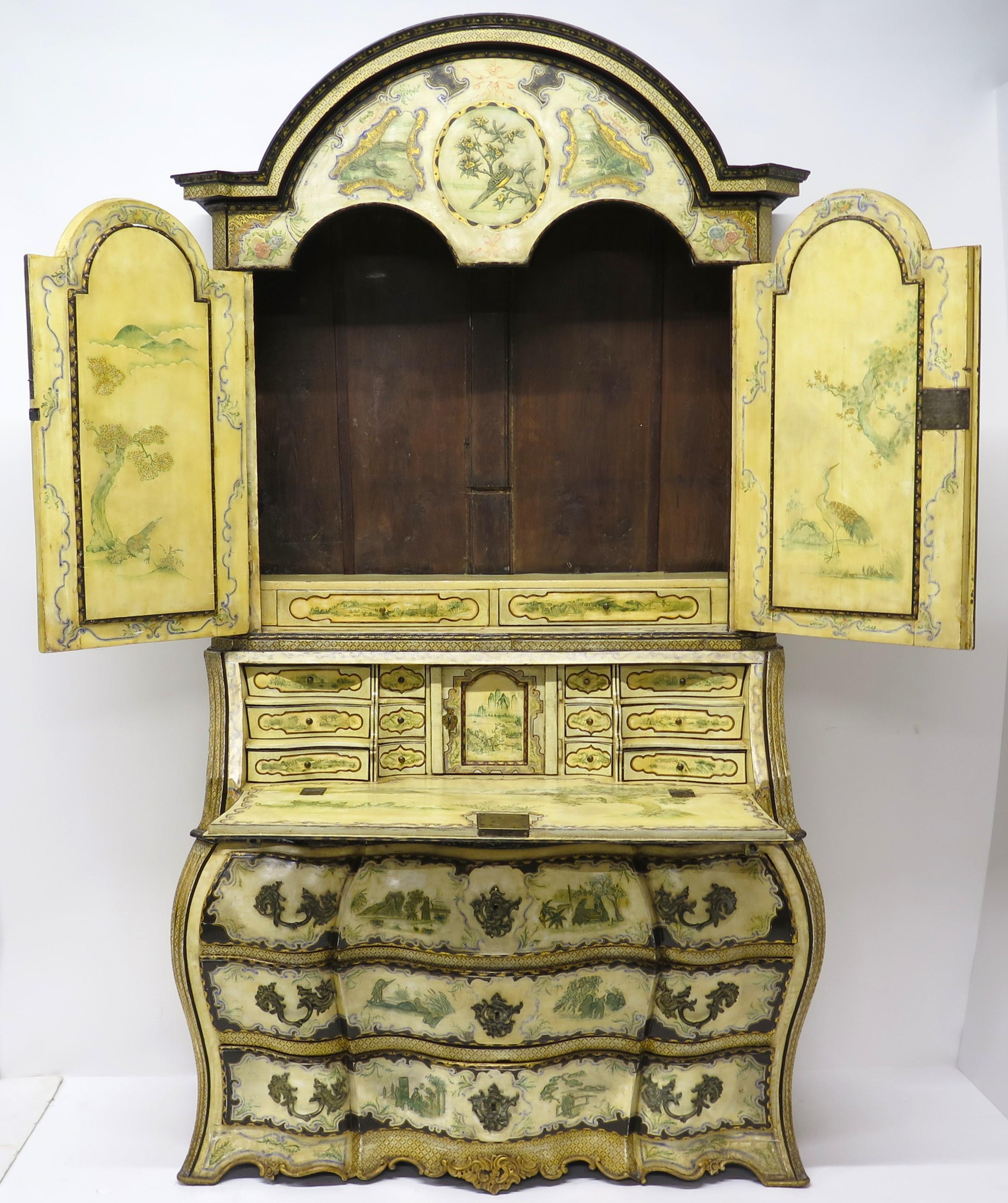 Hand-Crafted Italian Handpainted Secretary / Desk in Chinoiserie Design For Sale