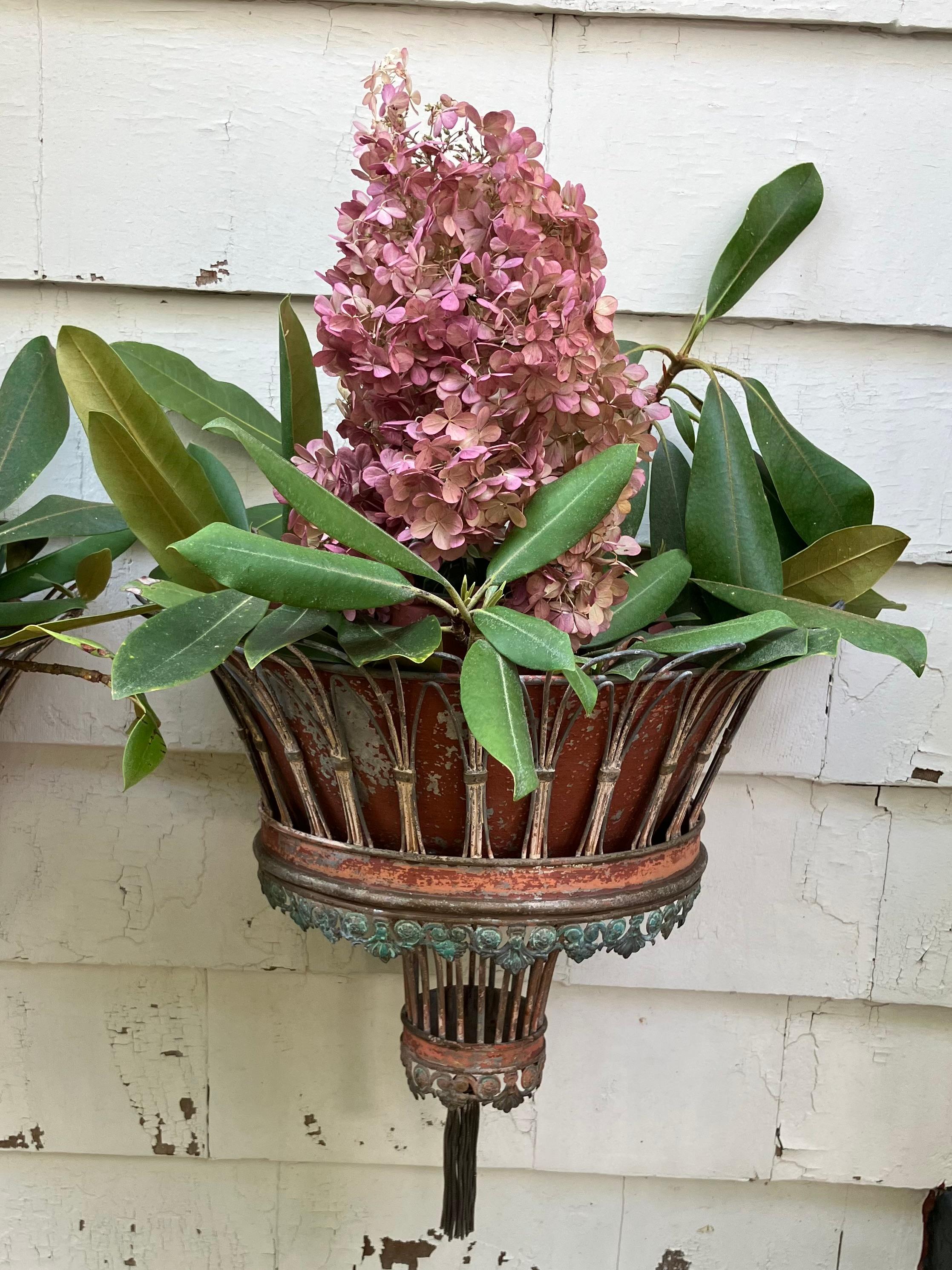 Jardineras de pared colgantes italianas Pintado a mano en venta