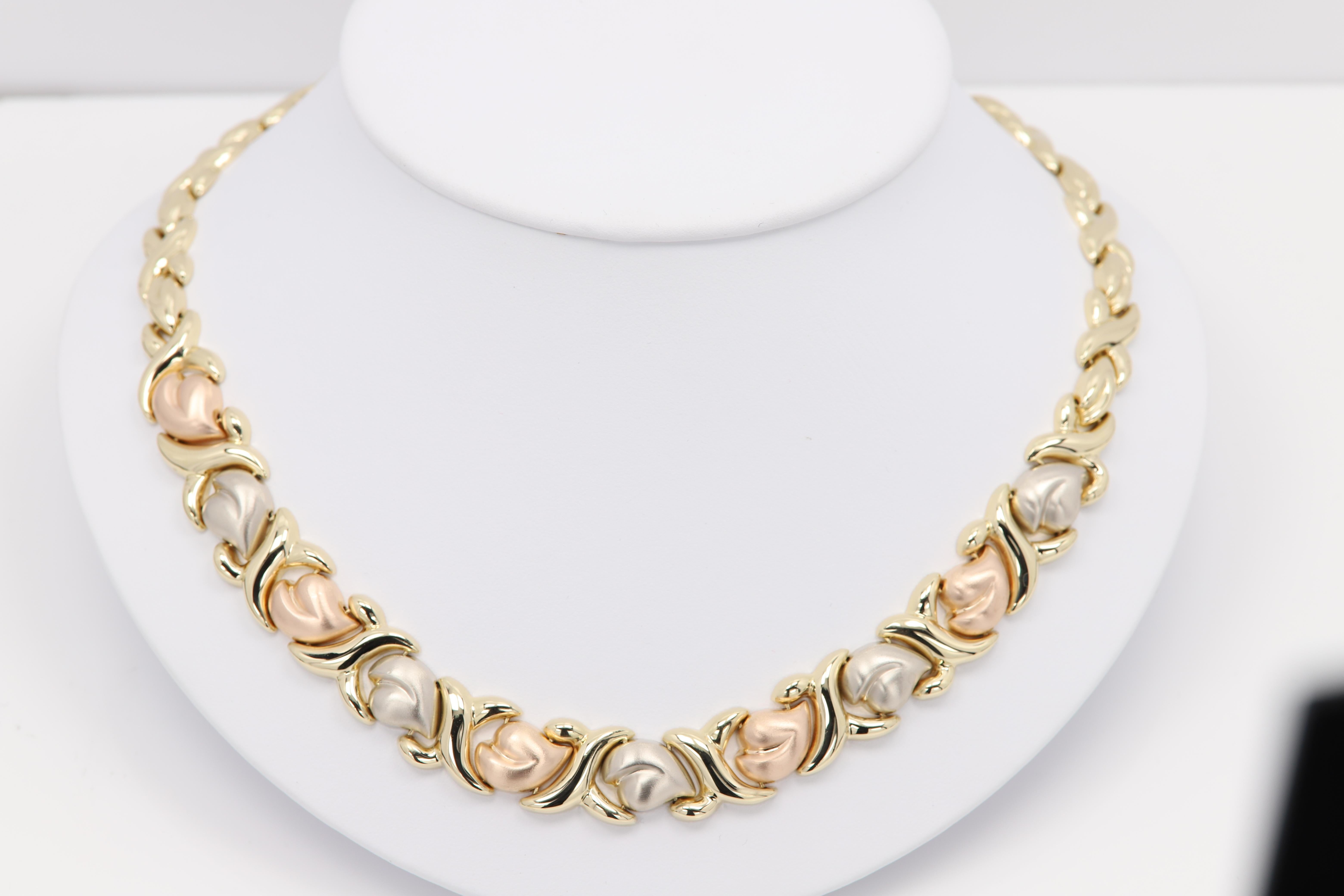Ensemble de colliers et de bracelets en forme de coeur italien
Fabriqué avec de l'or jaune, rose et blanc 14k
Forme artistique Cœurs 

La longueur du collier est d'environ 16 pouces.
Longueur du bracelet : environ 7,5 pouces

Poids du collier :