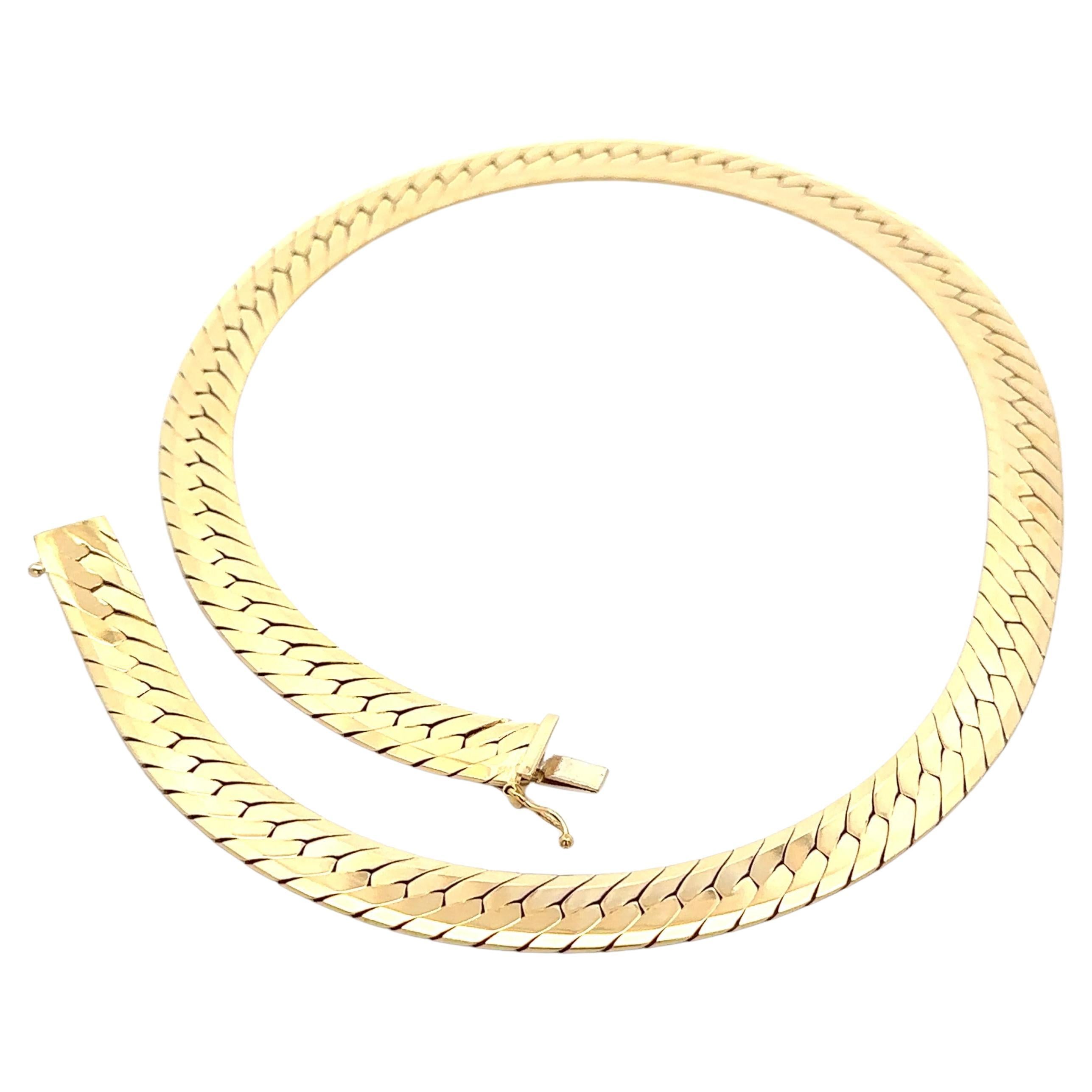 Collana italiana pesante in oro giallo 14k con maglie a spina di pesce piatte larghe 8,7 mm da 16". in vendita
