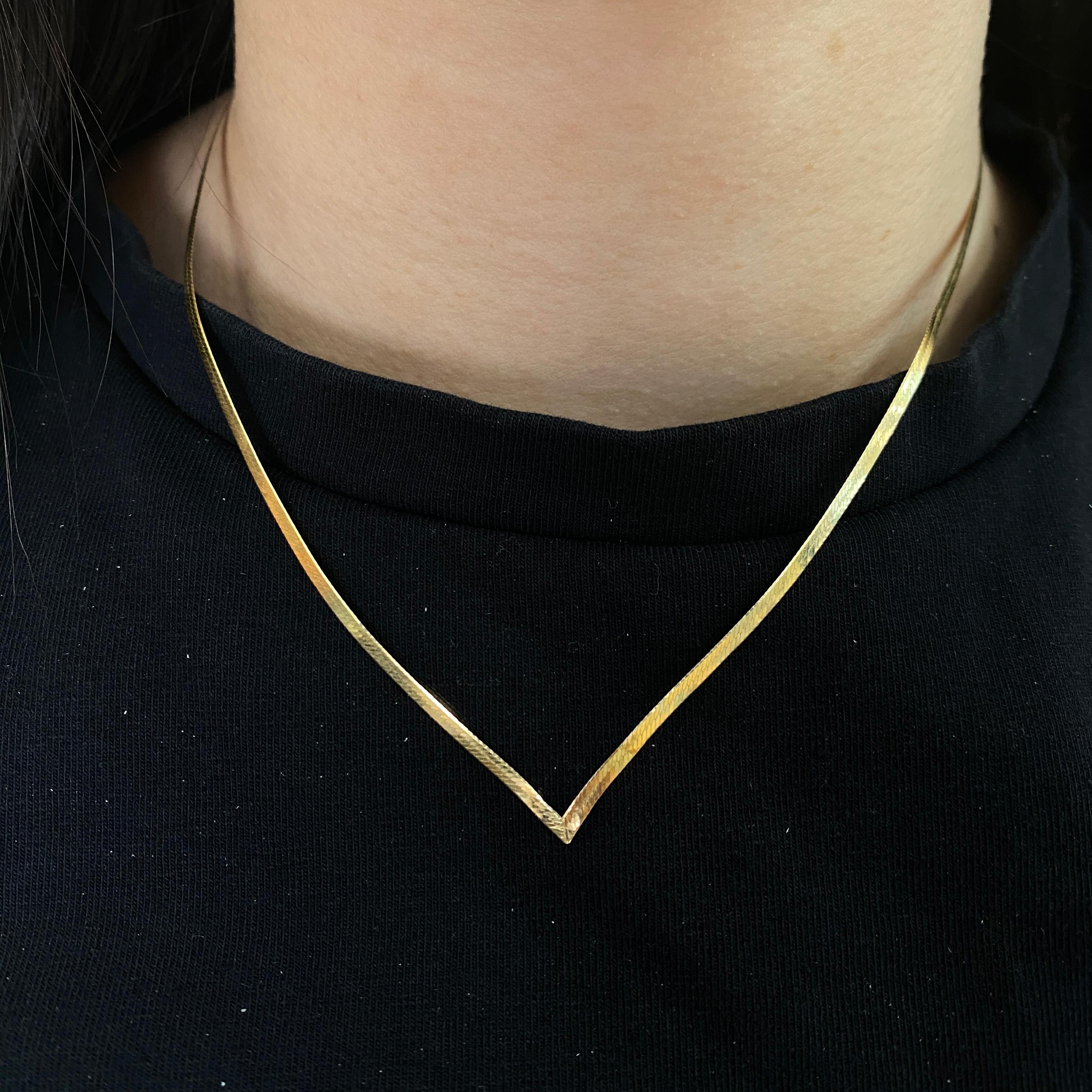 Sleek and shimmering, herringbone chains add a touch of luxury to your look. The precise 'v' point at the center of this chain adds a flattering style and fit. This gorgeous chain is crafted to the fine quality standards that Italian jewelry is know