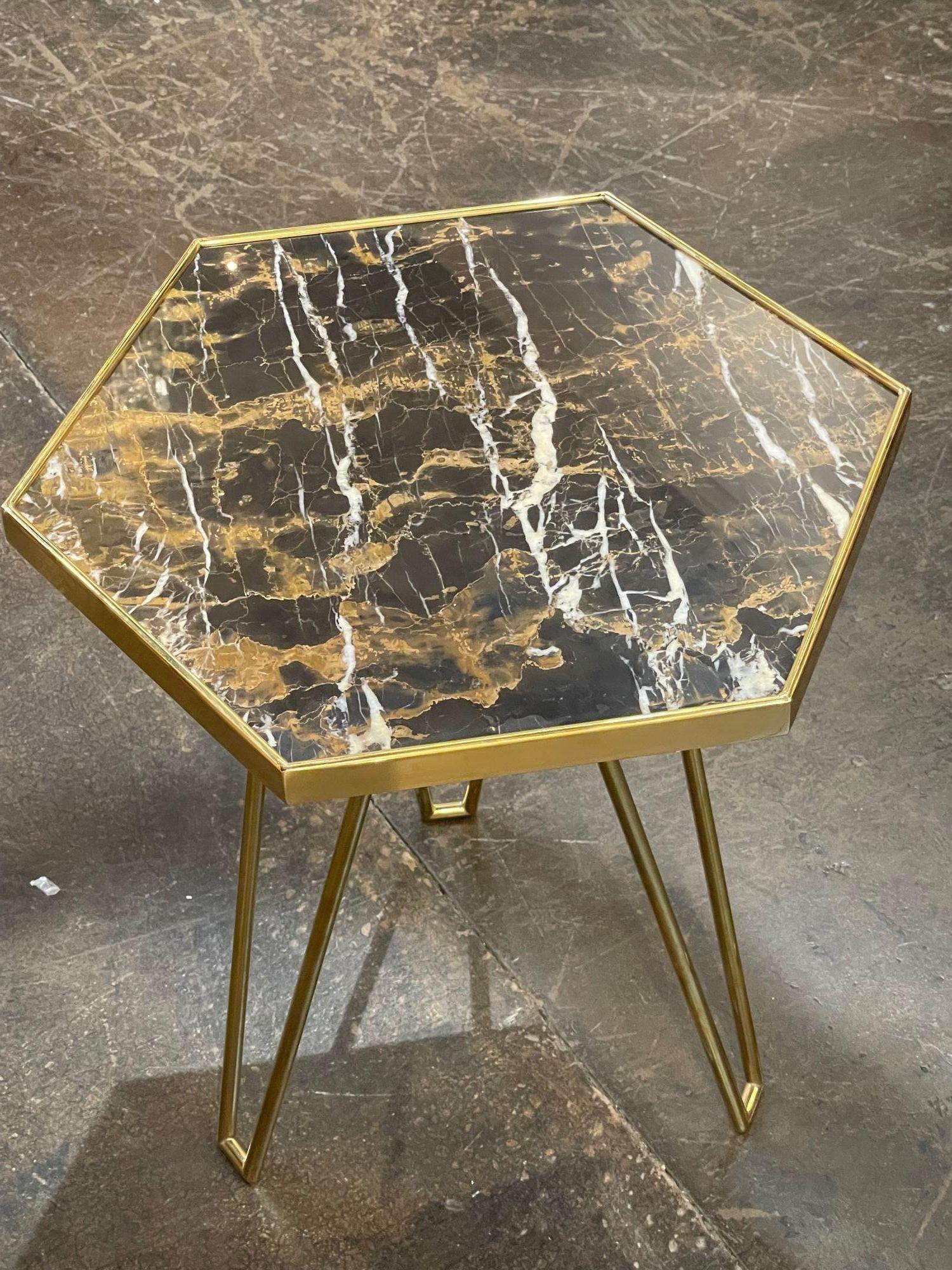 Table de forme hexagonale italienne Bon état - En vente à Dallas, TX