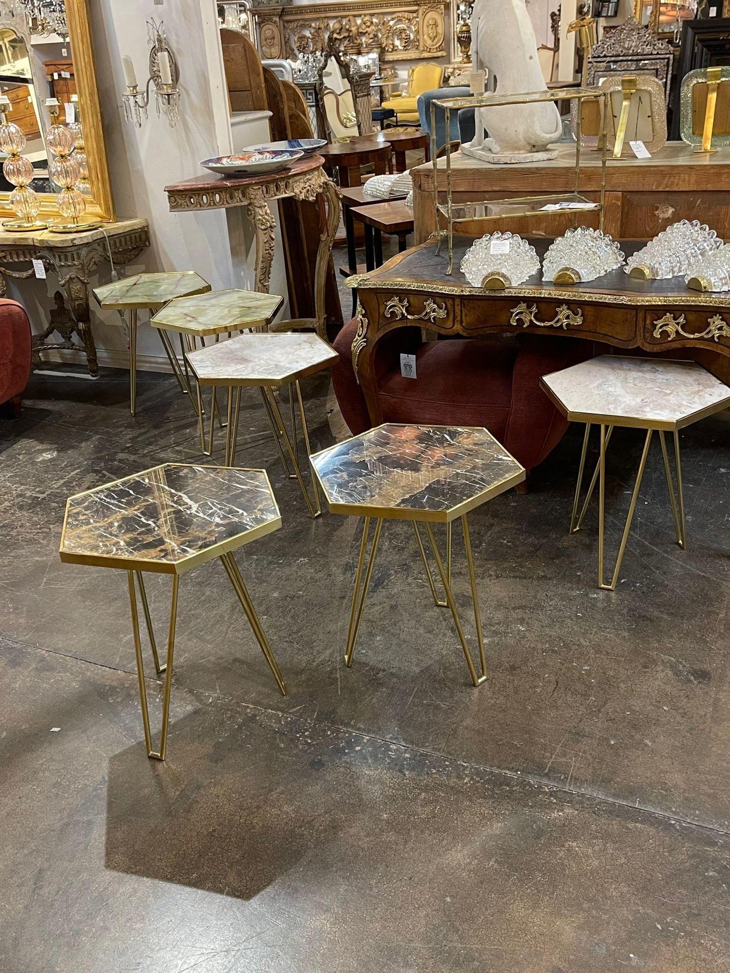 Laiton Table de forme hexagonale italienne en vente