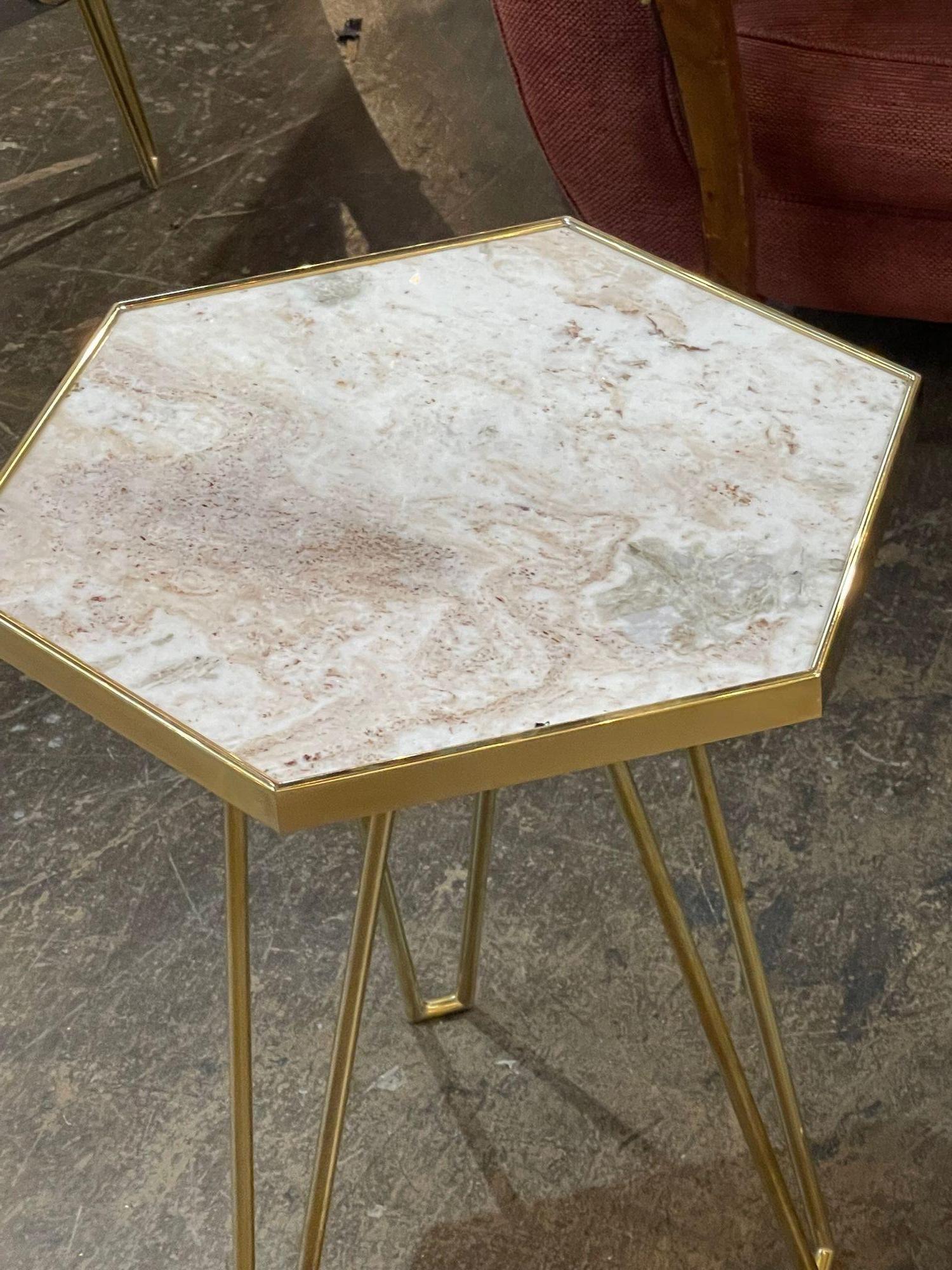 Laiton Table italienne de forme hexagonale en vente