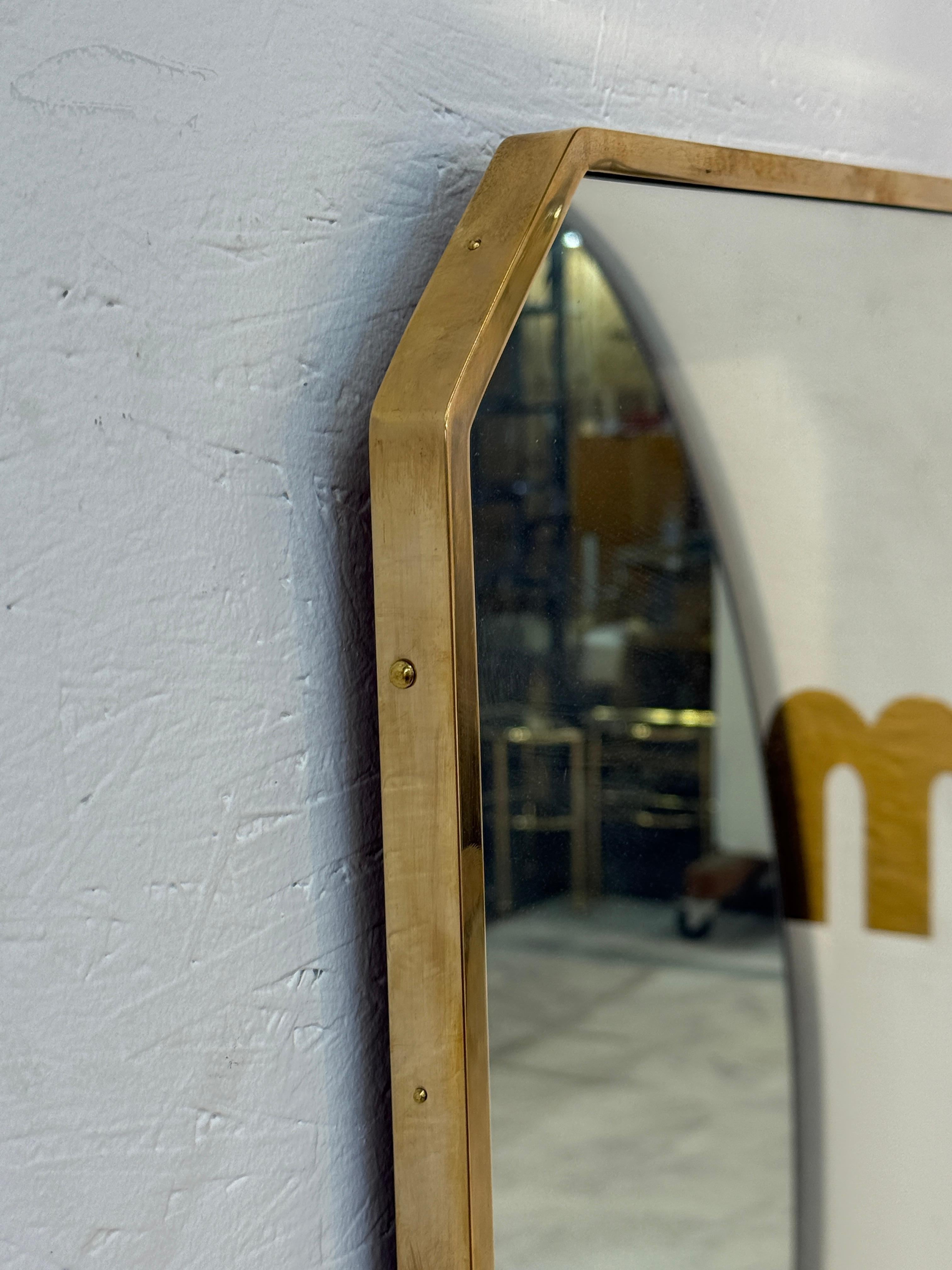 Italian Hexagonal Brass-Framed Wall Mirror, 1950s In Good Condition For Sale In Los Angeles, CA