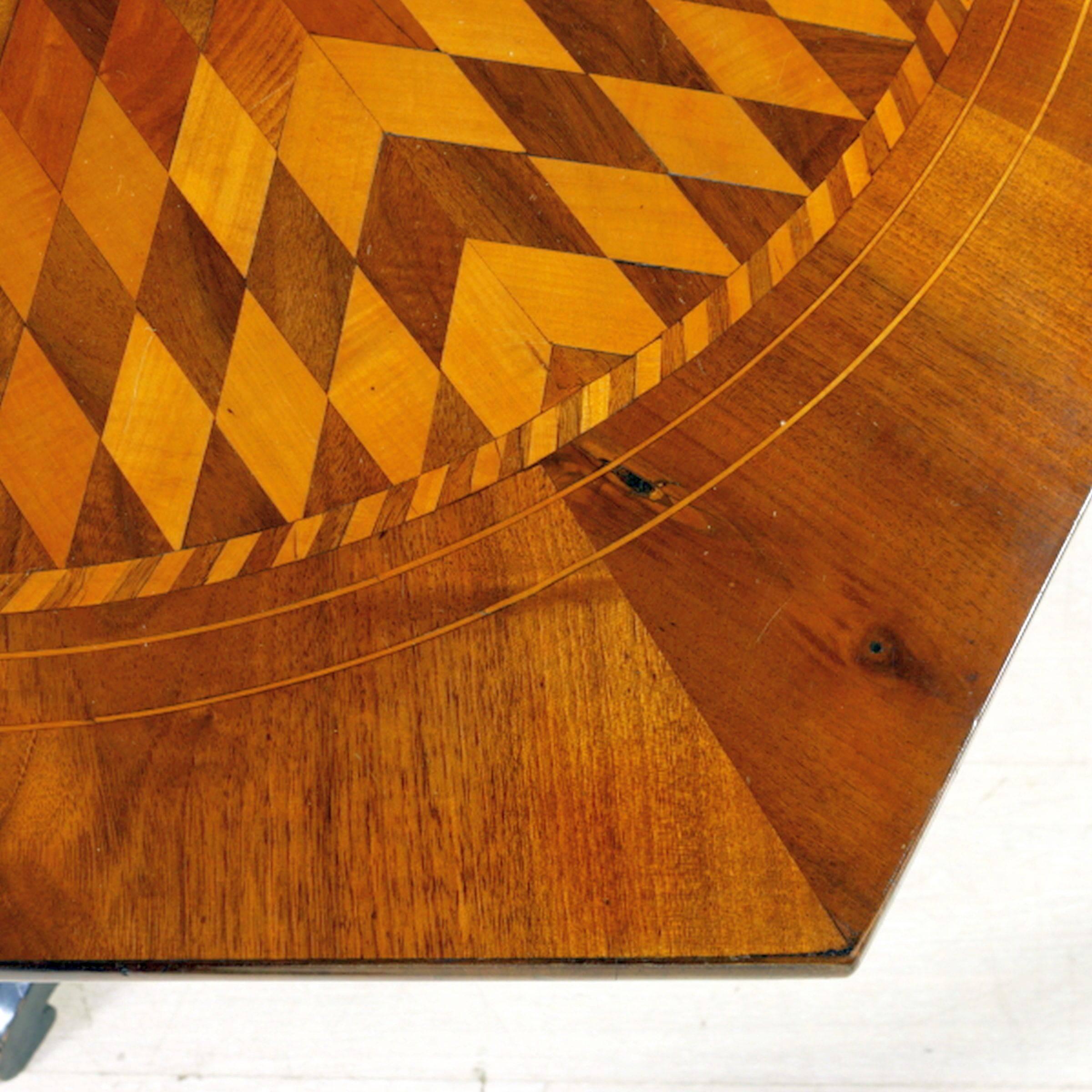 Italian Hexagonal Marquetry Table In Excellent Condition For Sale In Los Angeles, CA