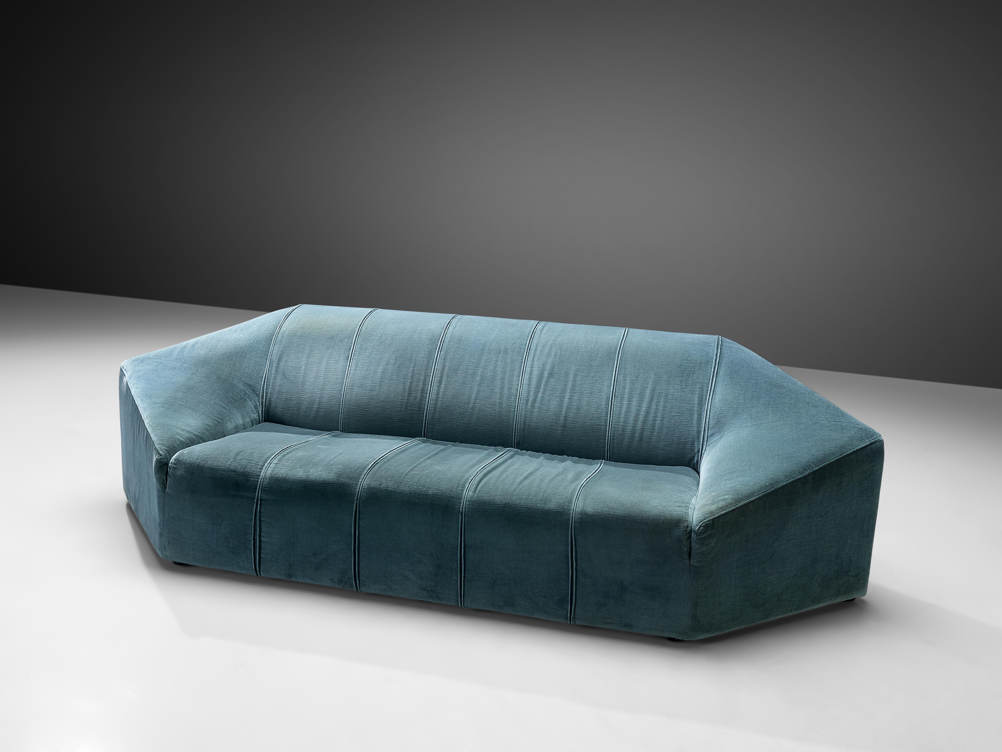 Three-seat sofa, acquamarine velour upholstery, Italy, 1960s

Extravagant sofa in spectacular hexagonal shape. The Italian sofa has a solid base of which the backrest rises diagonally. This results in large and wide armrests and a thick backrest.