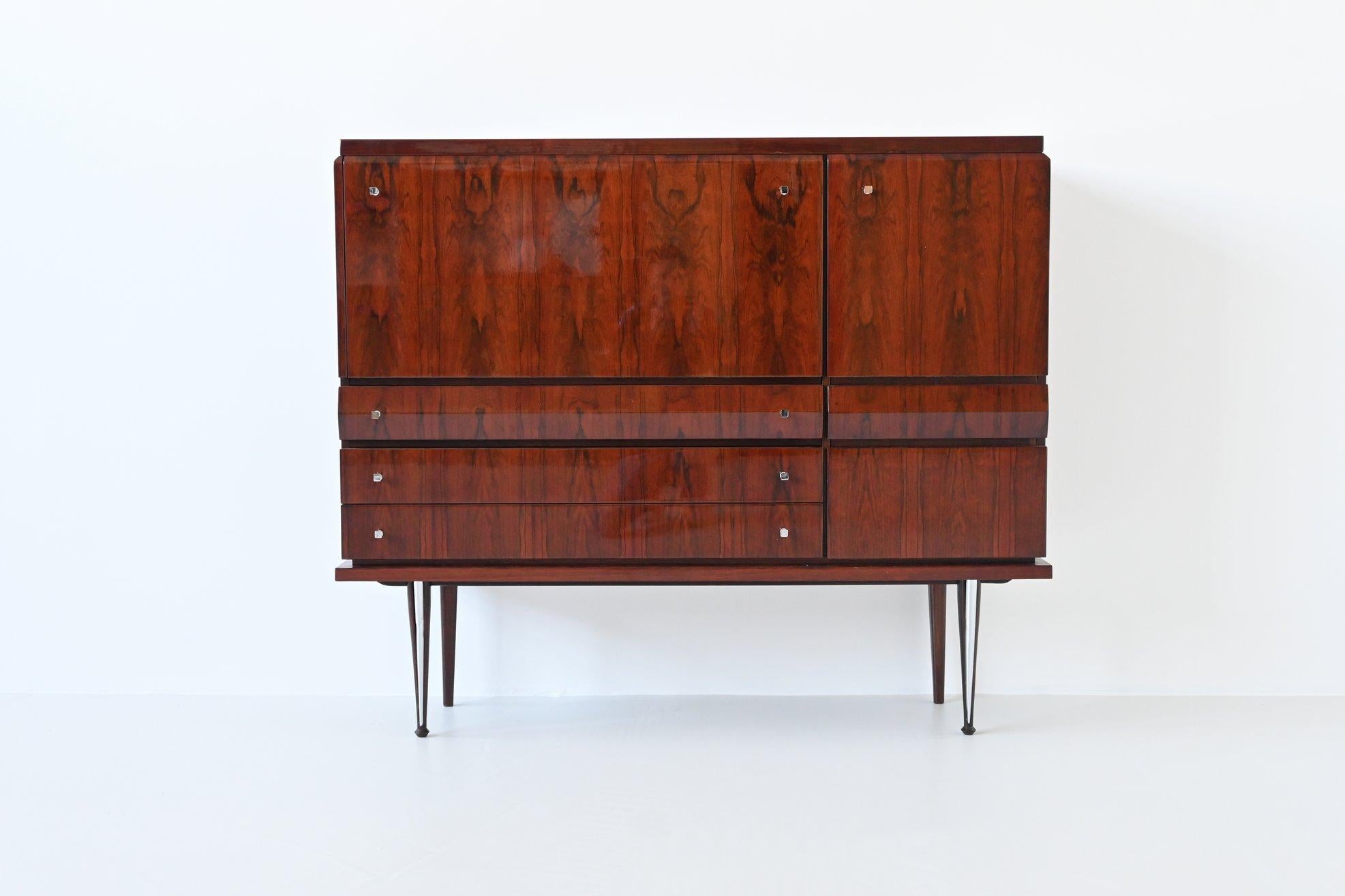 Beautiful shaped Italian buffet cabinet by unknown designer or manufacturer, Italy, 1960. This amazing buffet has a very nice rosewood grain and is in fully original condition. It is a very nicely crafted piece of Italian mid-century furniture. The