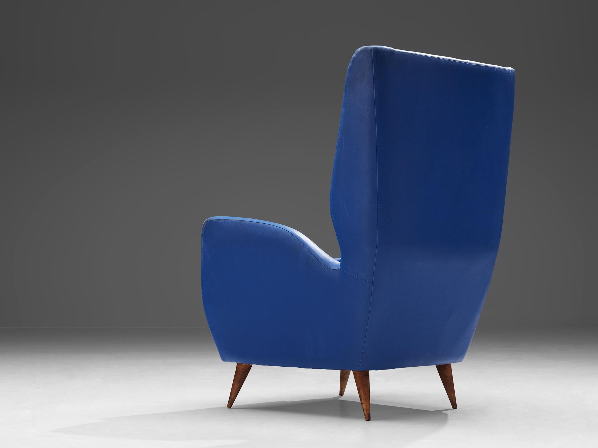 Italian High Back Lounge Chair in Blue Leather For Sale 2