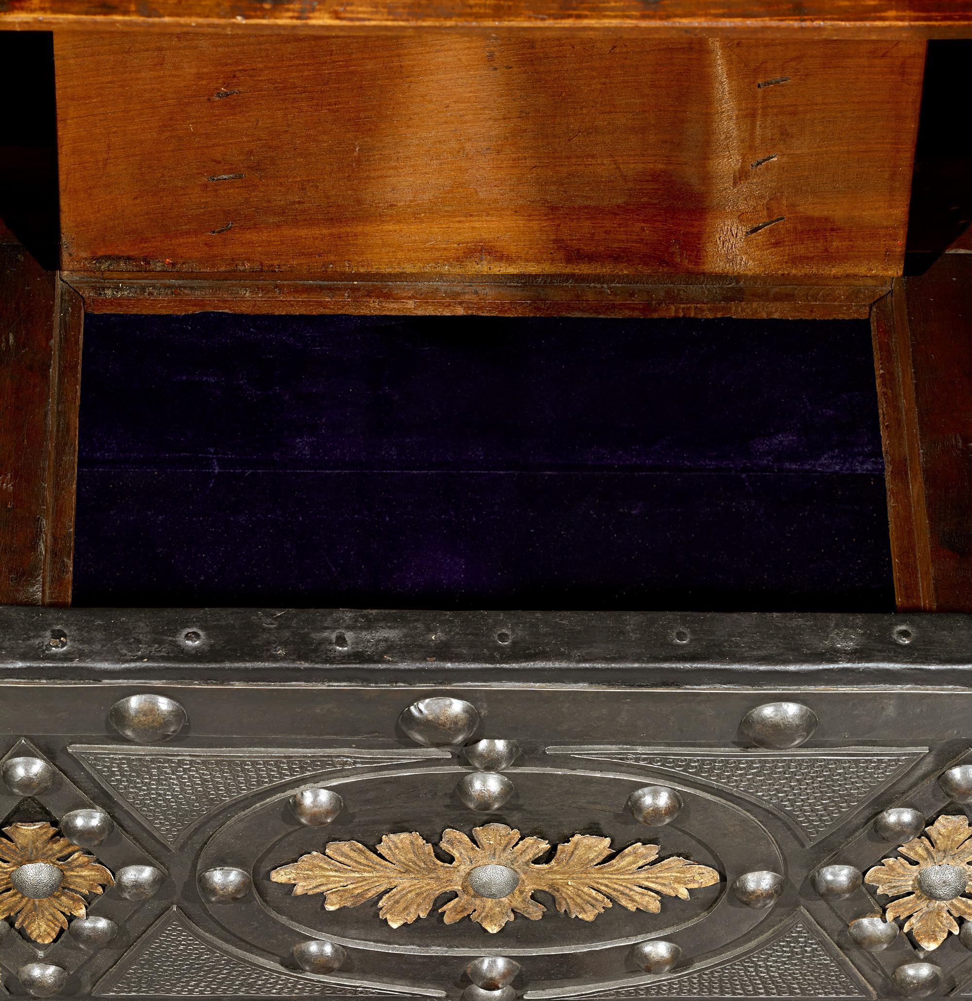Caja fuerte italiana de suelo Hobnail con cabeza de león 1