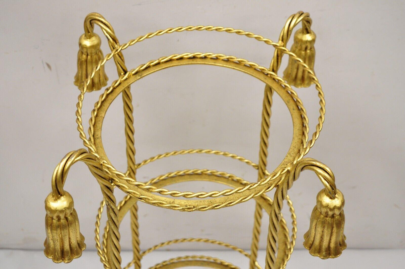 Italienisch Hollywood Regency 3 Tier Gold Eisen Seil Quaste Stand Beistelltische, Paar im Angebot 2