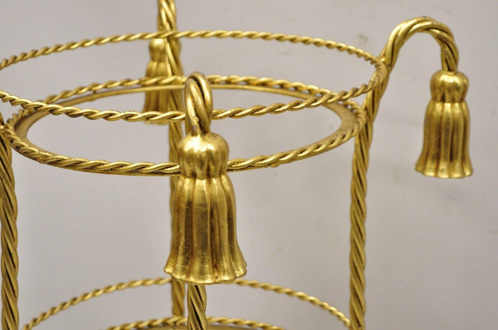 Italienisch Hollywood Regency 3 Tier Gold Eisen Seil Quaste Stand Beistelltische, Paar im Angebot 3