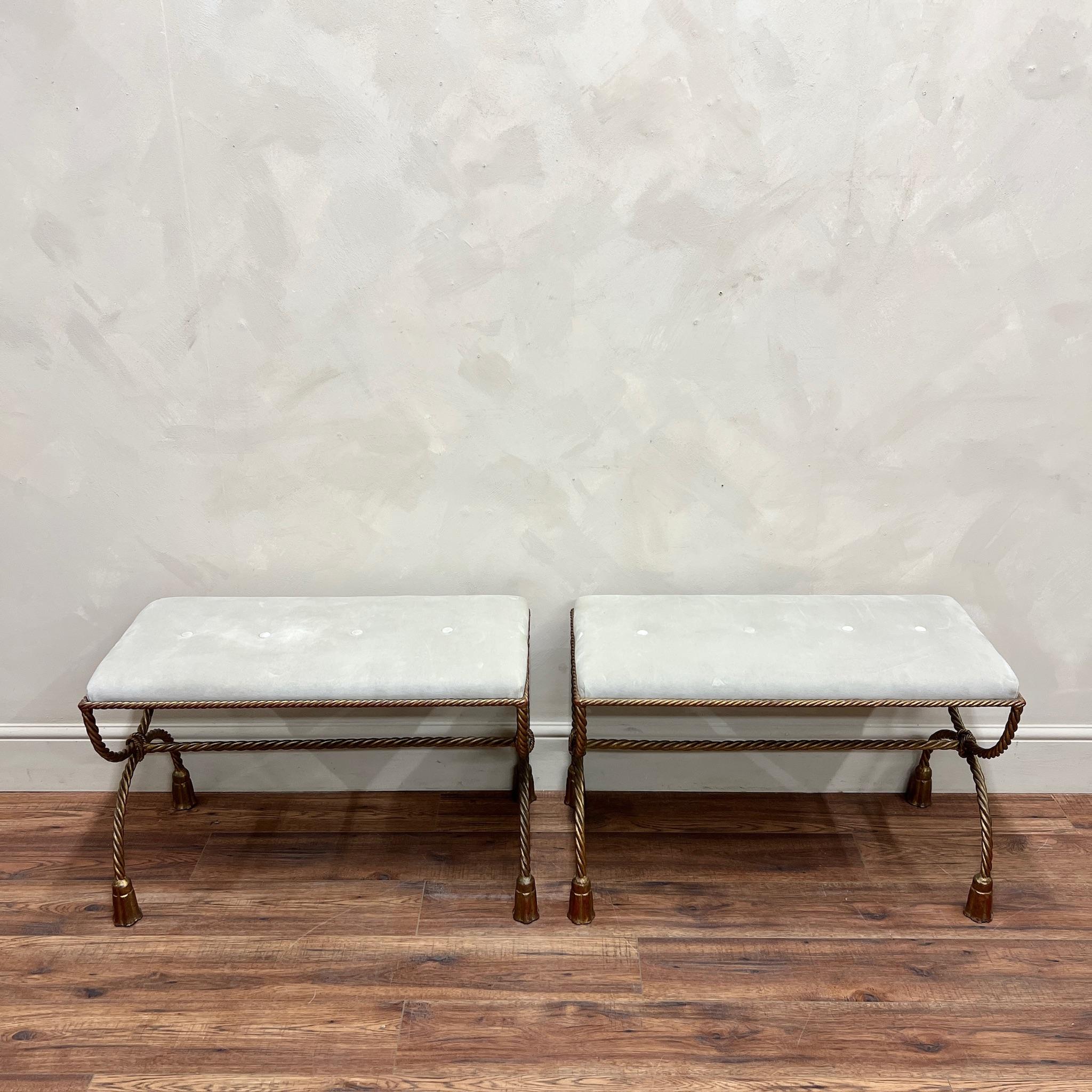 Pair of Hollywood Regency Benches
Rope twist, gilt metal frames, with tassel detail.
Upholstered in buttoned, off-white velvet.
We can support with a change of upholstery if required.
Price is for 1 

Italy, circa 1960.

Height: 53.5cm
Width: