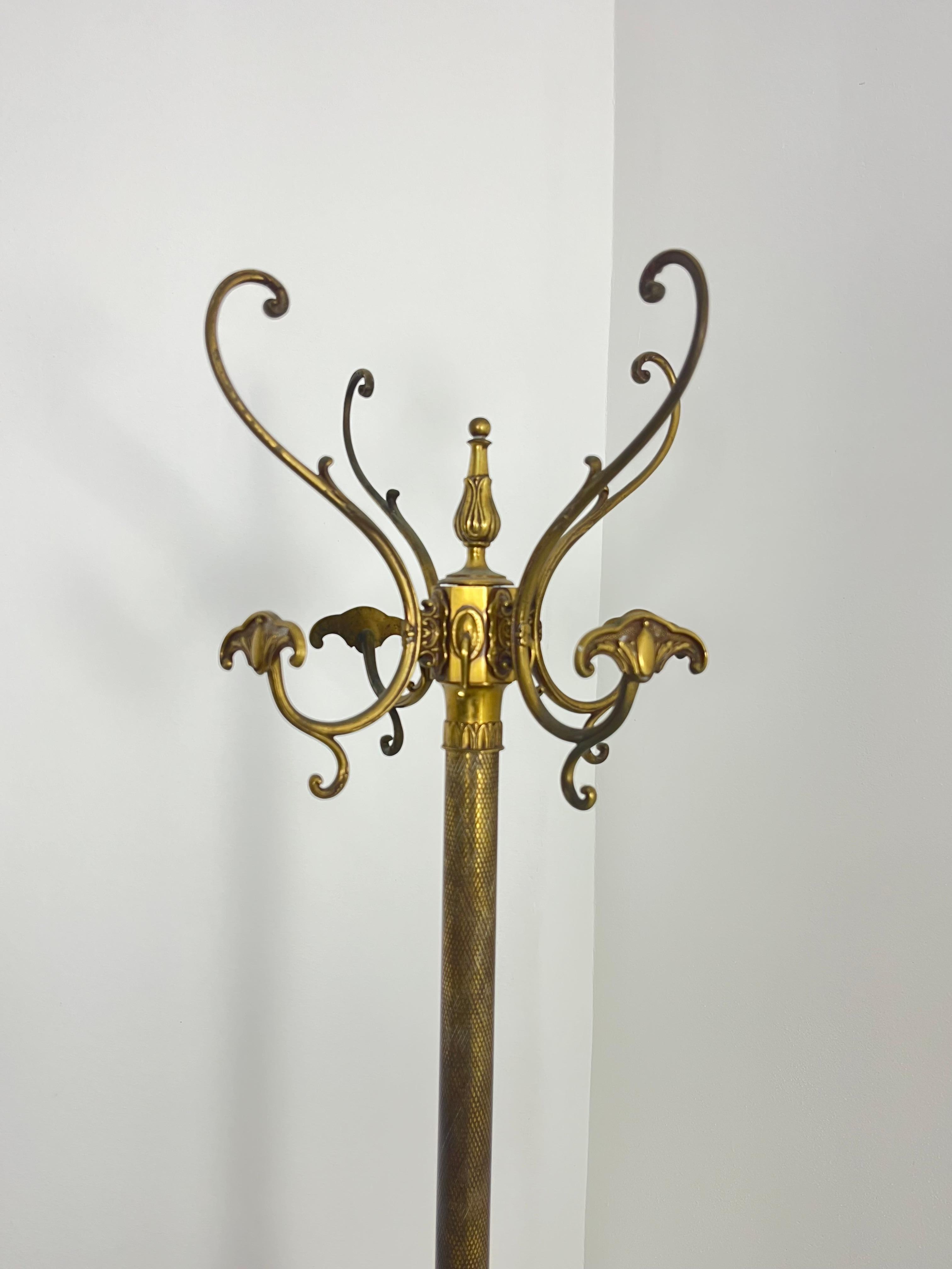 Italienischer Hollywood-Regency-Garderobenständer aus Messing, 1960er Jahre (Mitte des 20. Jahrhunderts) im Angebot