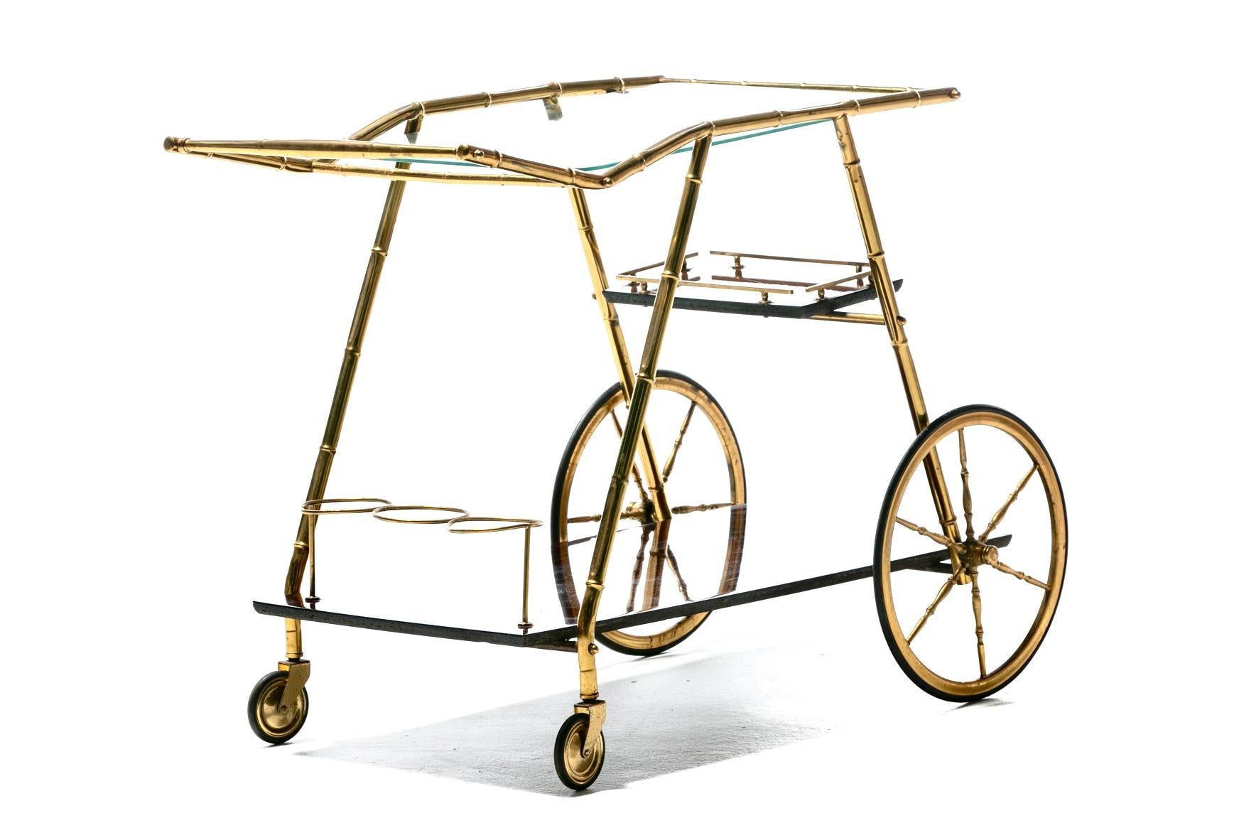 Italian Hollywood Regency Brass Faux Bamboo & Wood Bar Cart circa 1960s In Good Condition For Sale In Saint Louis, MO