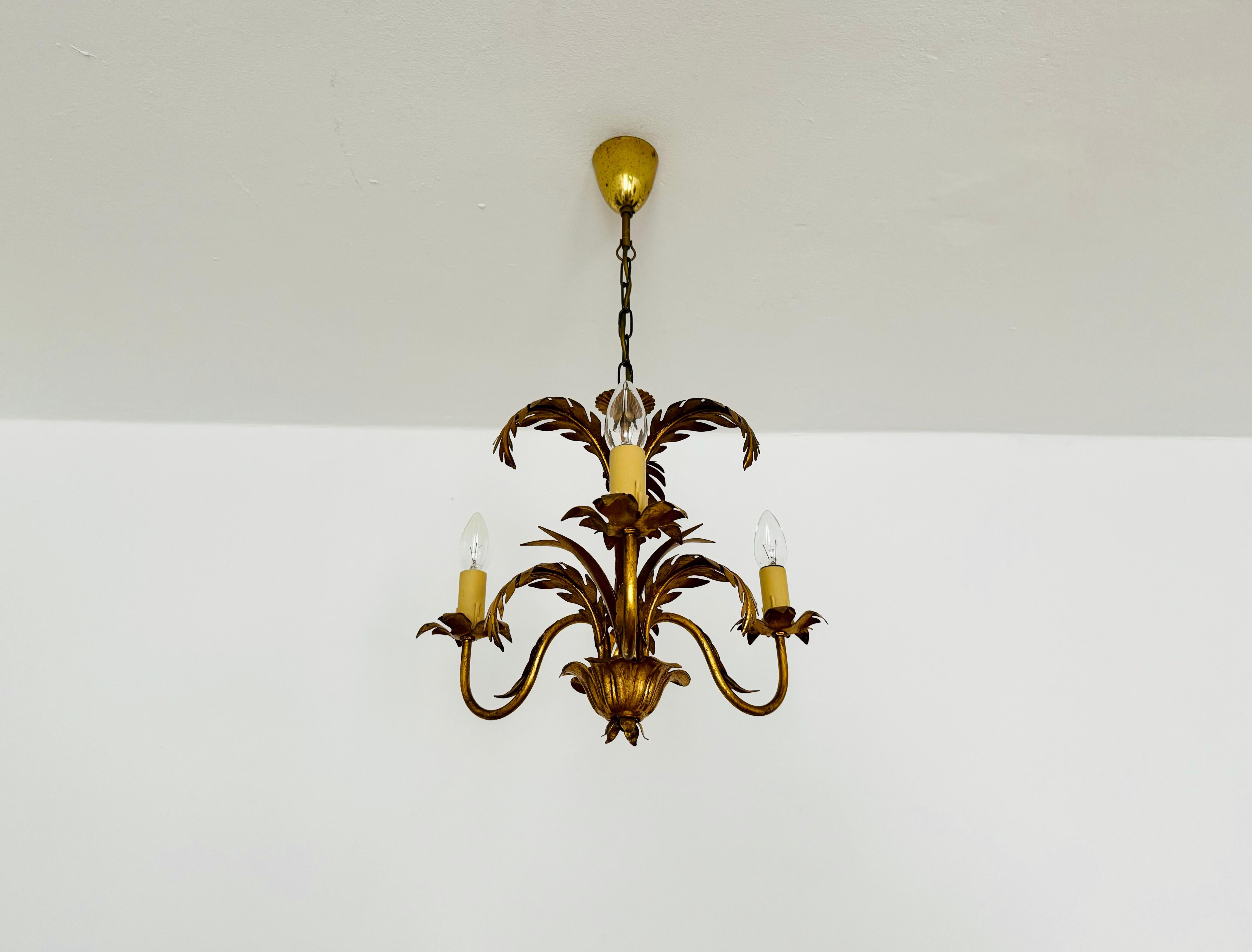 Italiano Lampadario italiano Hollywood Regency di Hans Kögl in vendita