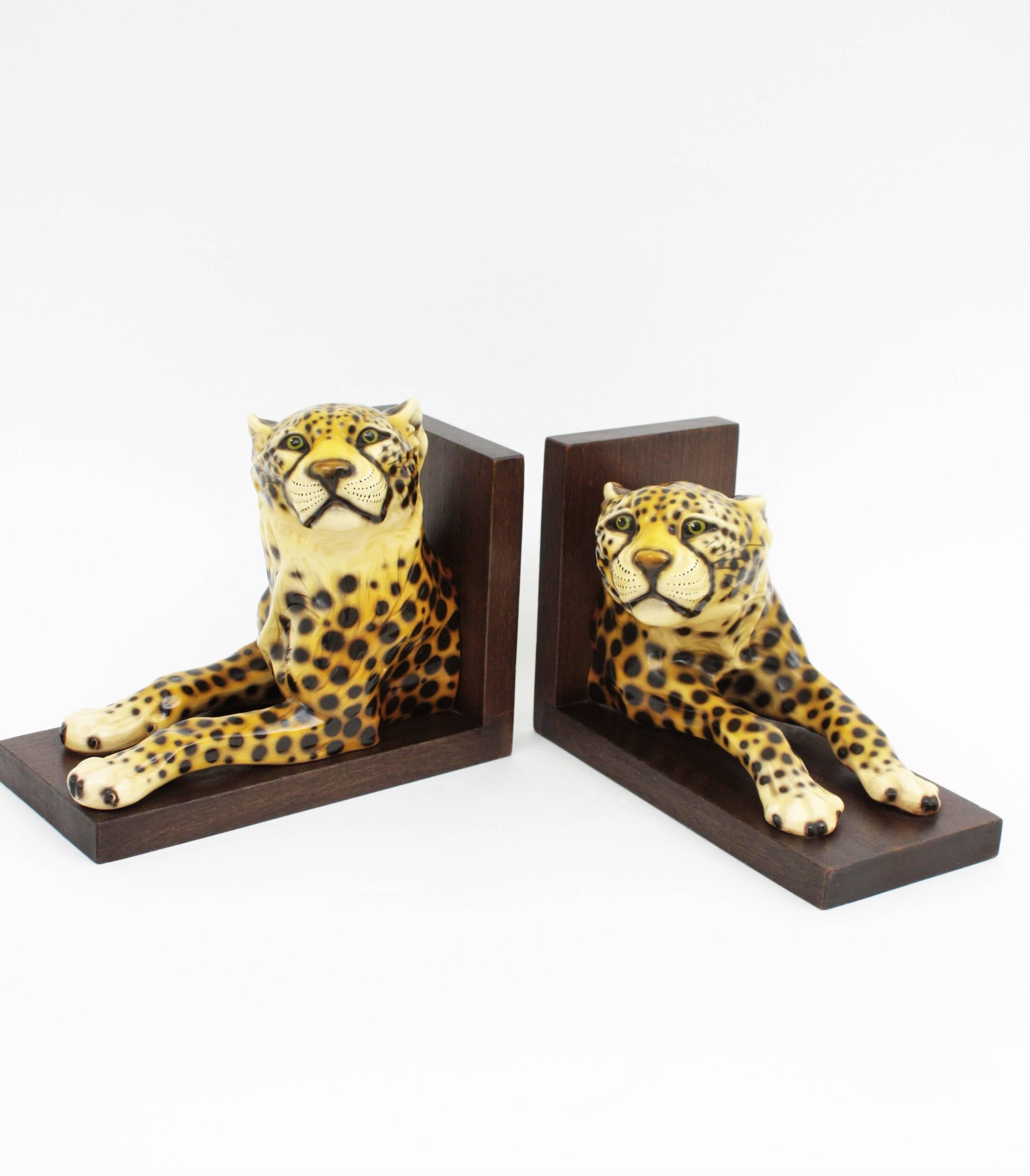 Italian Hollywood Regency Cheetah Ceramic Bookends, Set of Two In Excellent Condition In Barcelona, ES