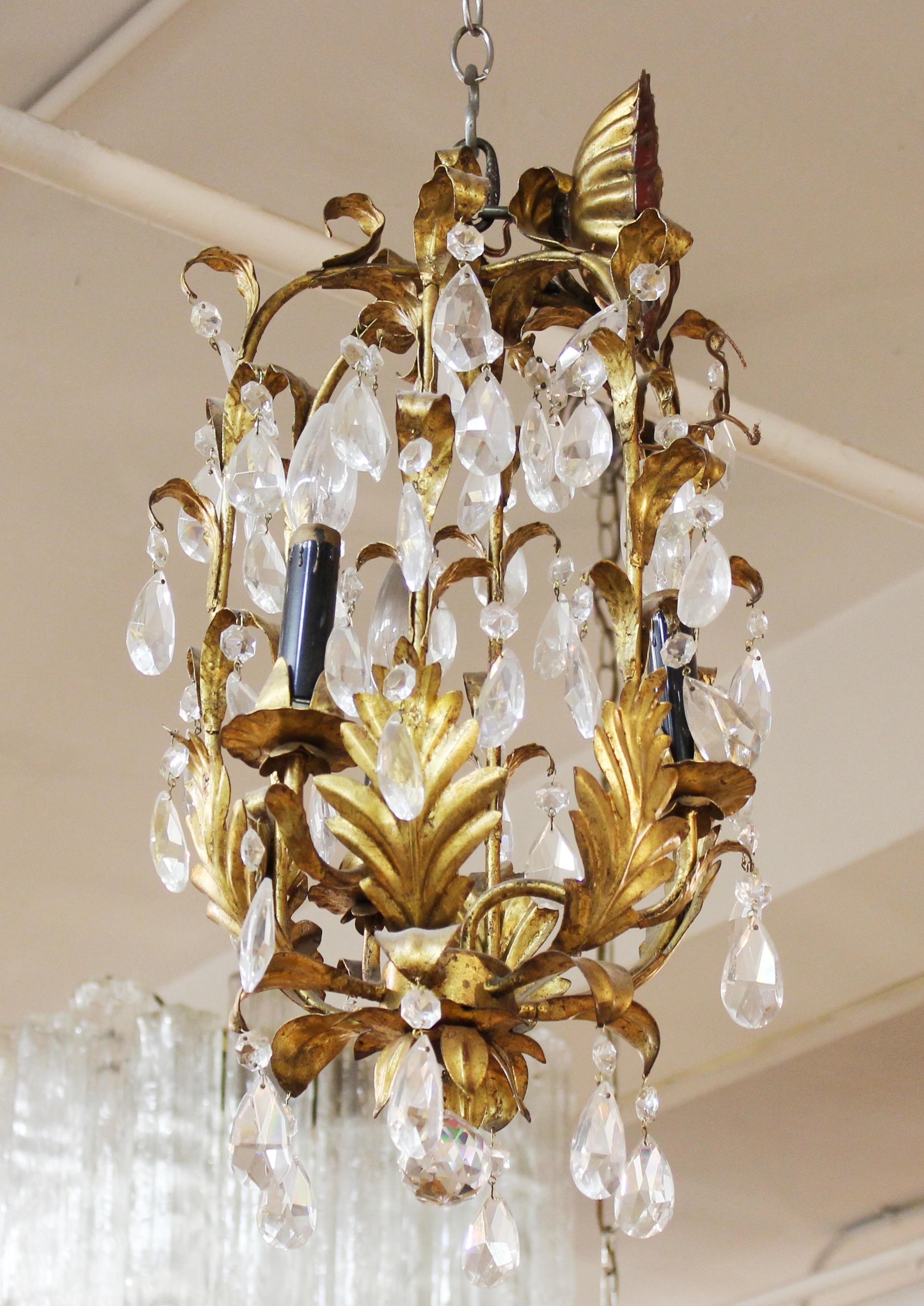 Italian Hollywood Regency Diminutive Gilt Tole Chandelier with Crystal Droplets In Good Condition For Sale In New York, NY