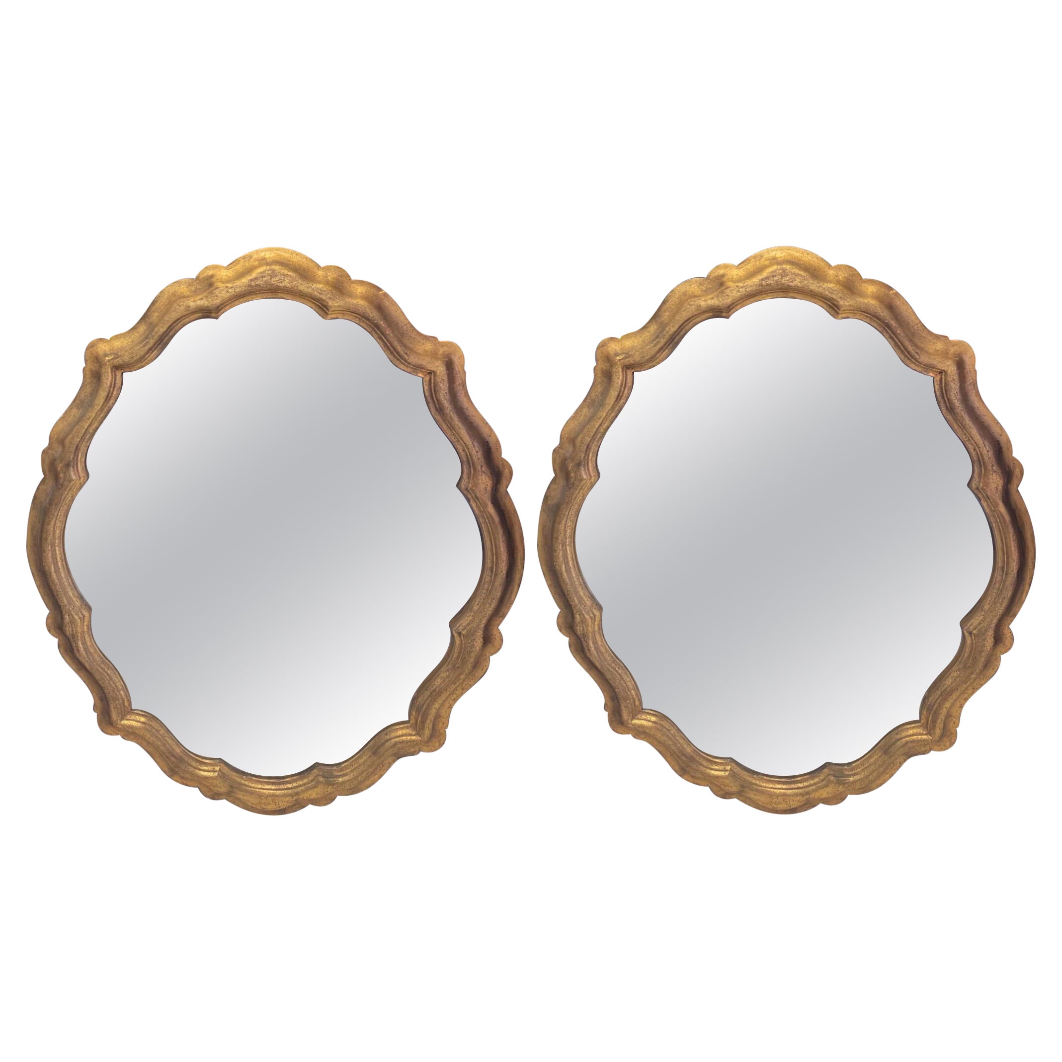 Specchi in legno dorato intagliato di grandi dimensioni dell'epoca Hollywood Regency italiana, coppia