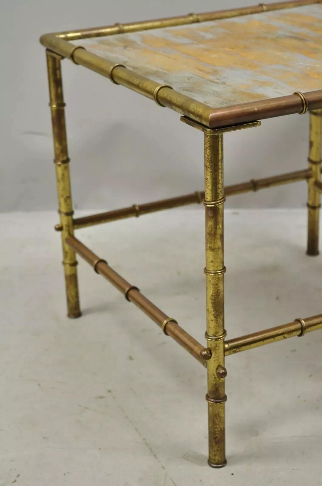 Italienischer, niedriger, quadratischer Hollywood-Regency-Beistelltisch aus Kunstbambus und Messing, Tole Metal (Hollywood Regency) im Angebot