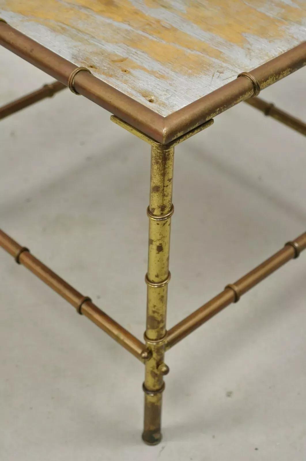 Italienischer, niedriger, quadratischer Hollywood-Regency-Beistelltisch aus Kunstbambus und Messing, Tole Metal (Unbekannt) im Angebot