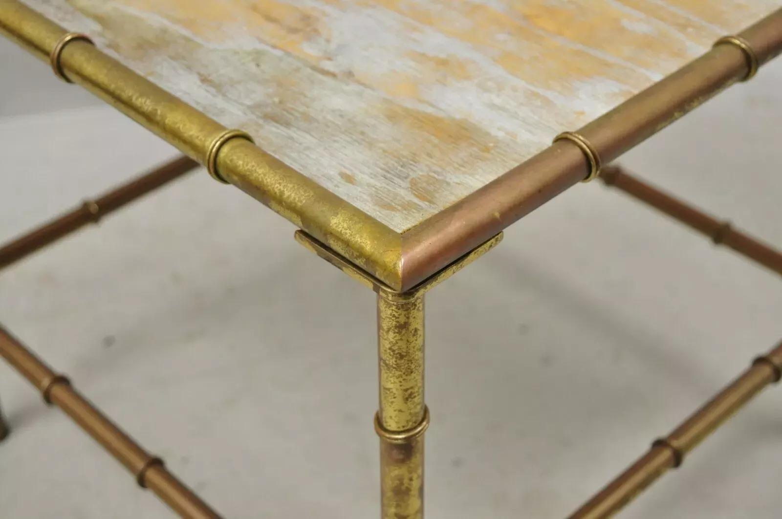Italienischer, niedriger, quadratischer Hollywood-Regency-Beistelltisch aus Kunstbambus und Messing, Tole Metal im Zustand „Gut“ im Angebot in Philadelphia, PA