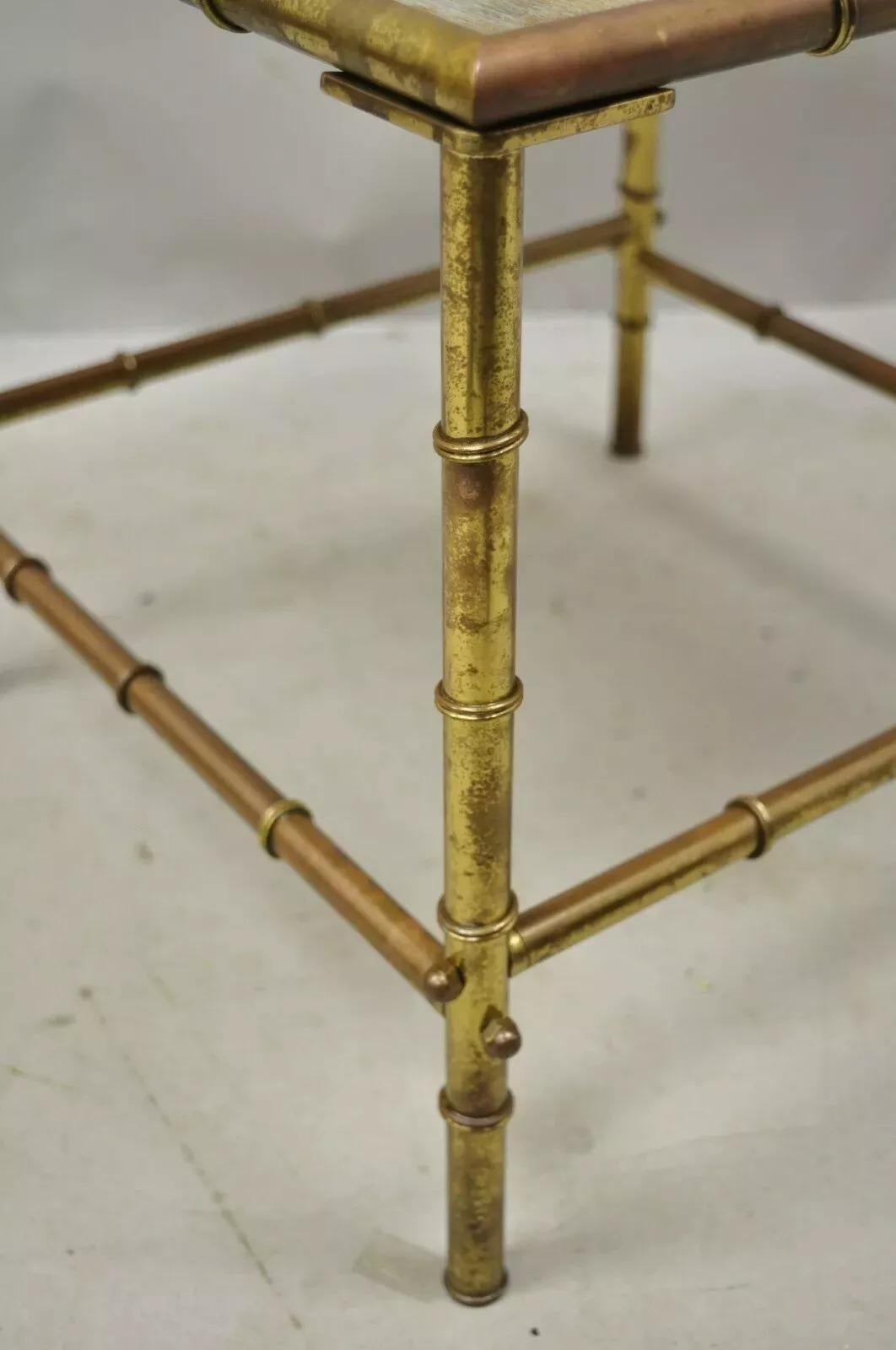 Italienischer, niedriger, quadratischer Hollywood-Regency-Beistelltisch aus Kunstbambus und Messing, Tole Metal im Angebot 3